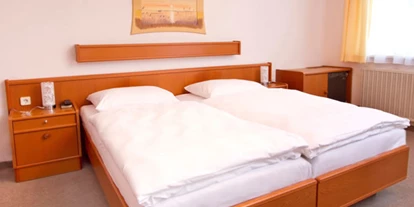 Monteur-Zimmer - Lanzendorf (Lanzendorf) - Hotel Zur Sonne