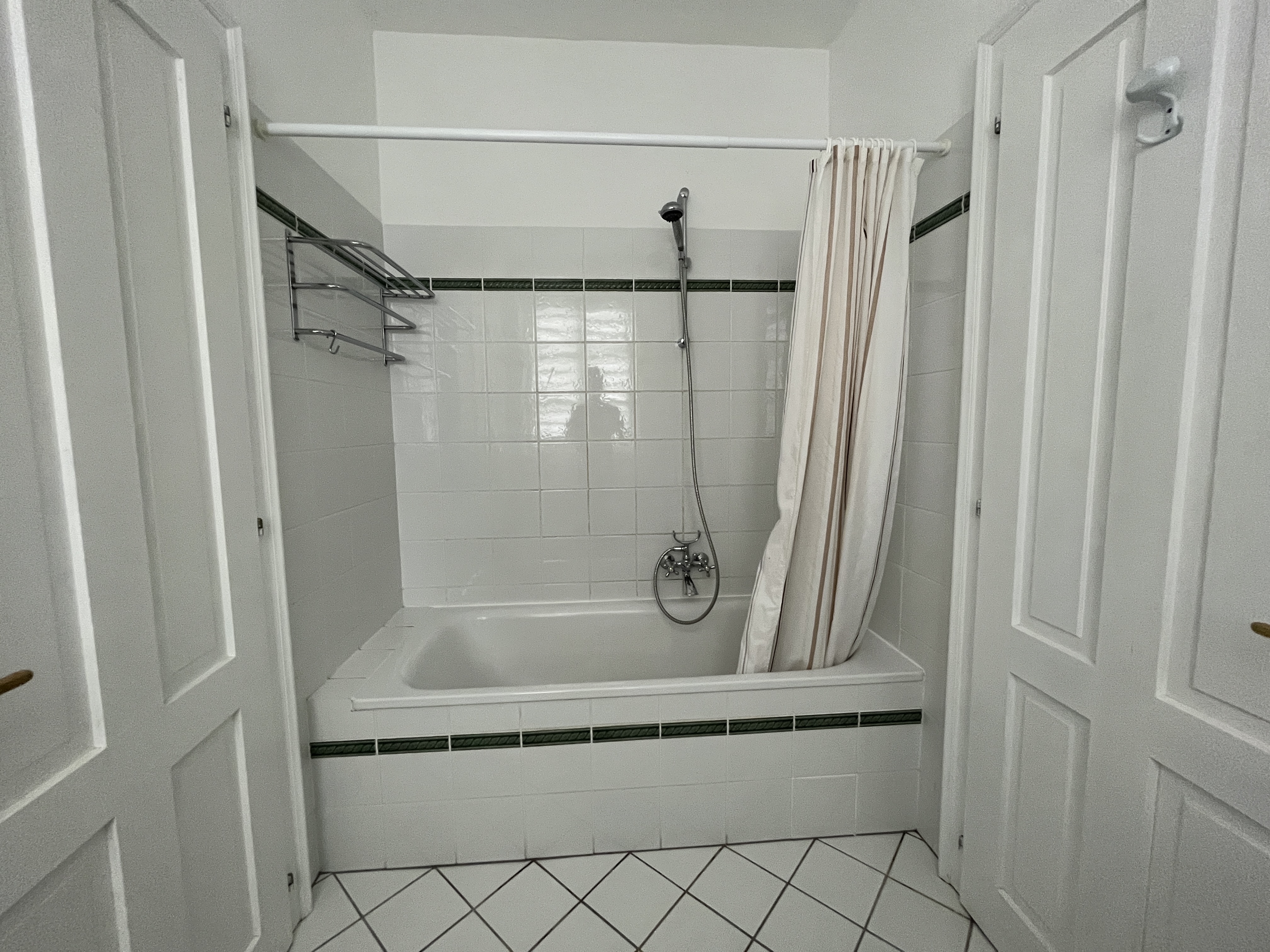 MonteurZimmer: STUDIO-APARTMENT "DAVINCI" am SCHLOSS WALD in 3144 Pyhra bei St. Pölten