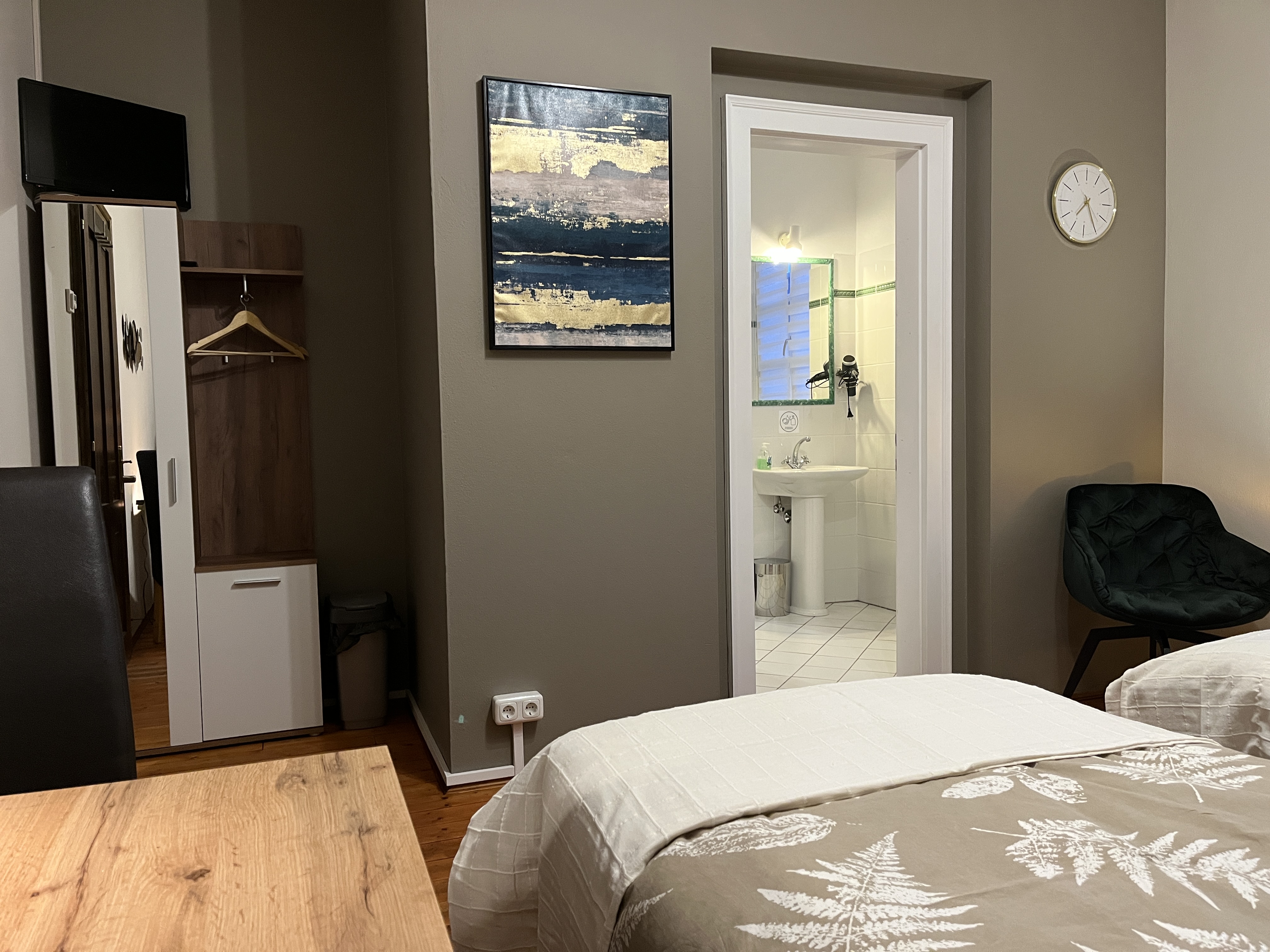 MonteurZimmer: APARTMENT "RAPHAEL" am SCHLOSS WALD in 3144 Pyhra bei St. Pölten 