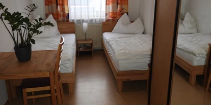 Monteur-Zimmer - Küche - Österreich - Wohnung 4600 Wels, Linzerstraße 214:
Kleines Schlafzimmer - Pension zu Hause auf Zeit GmbH