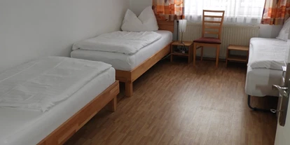 Monteur-Zimmer - Küche - Österreich - Wohnung 4600 Wels, Linzerstraße 214:
Großes Schlafzimmer - Pension zu Hause auf Zeit GmbH