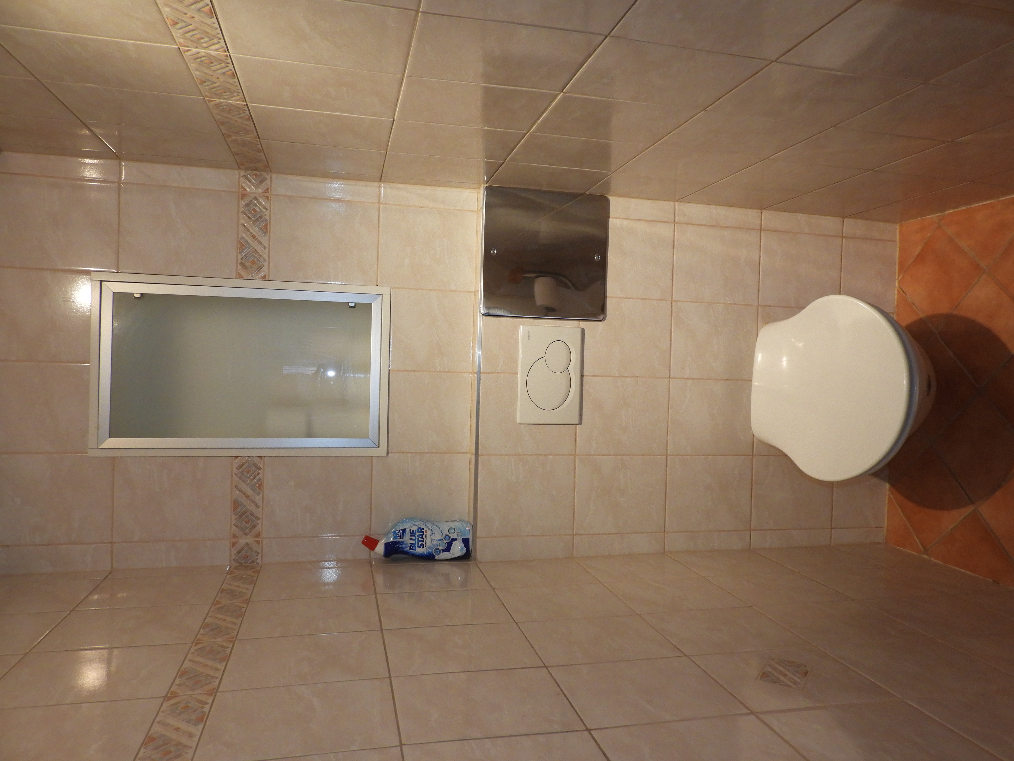 Monteur-Zimmer - Regau - Wohnung 4600 Wels, Linzerstraße 214:
Getrenntes WC - Pension zu Hause auf Zeit GmbH