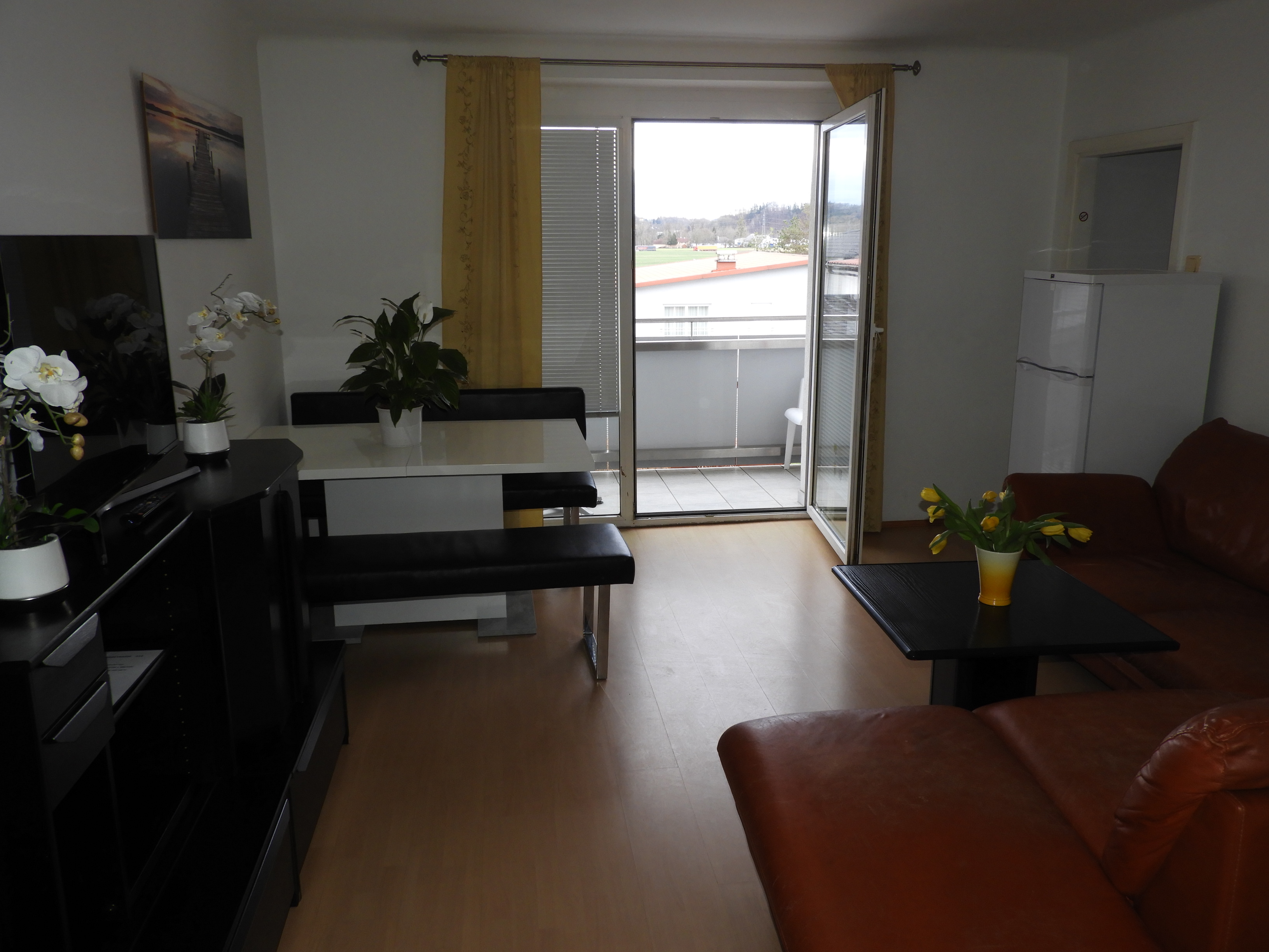 MonteurZimmer: Wohnung 4600 Wels, Linzerstraße 214:
Wohn- / Esszimmer - Pension zu Hause auf Zeit GmbH