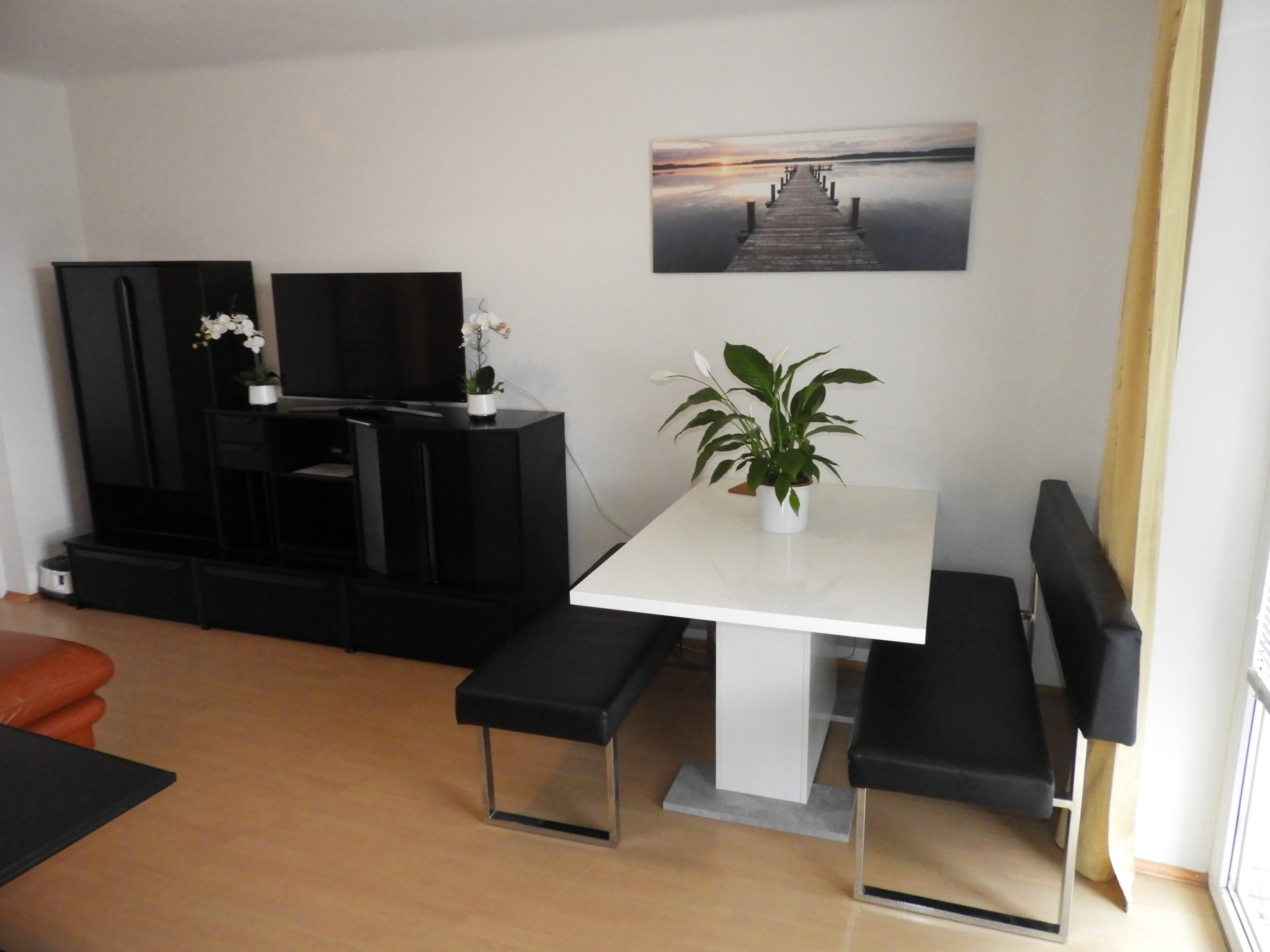 MonteurZimmer: Wohnung 4600 Wels, Linzerstraße 214:
Wohn- / Esszimmer - Pension zu Hause auf Zeit GmbH