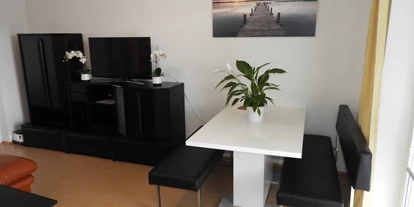 Monteur-Zimmer - Küche - Österreich - Wohnung 4600 Wels, Linzerstraße 214:
Wohn- / Esszimmer - Pension zu Hause auf Zeit GmbH