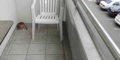 Monteur-Zimmer - Küche - Österreich - Wohnung 4600 Wels, Linzerstraße 214:
Balkon (im Hintergrund sieht man einen Teil vom ÖAMTC)
 - Pension zu Hause auf Zeit GmbH