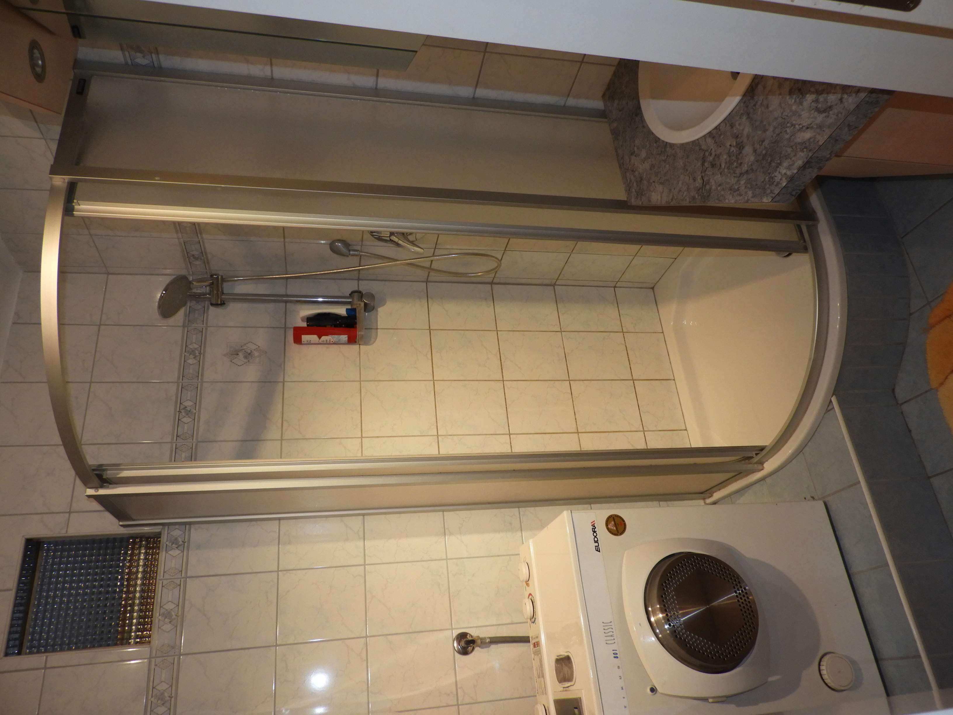 Monteur-Zimmer - Einzelbetten - Österreich - Wohnung 4600 Wels, Linzerstr. 214:
Bad - Wohnung A-4600 Wels, Linzerstraße 214, 1.Stock