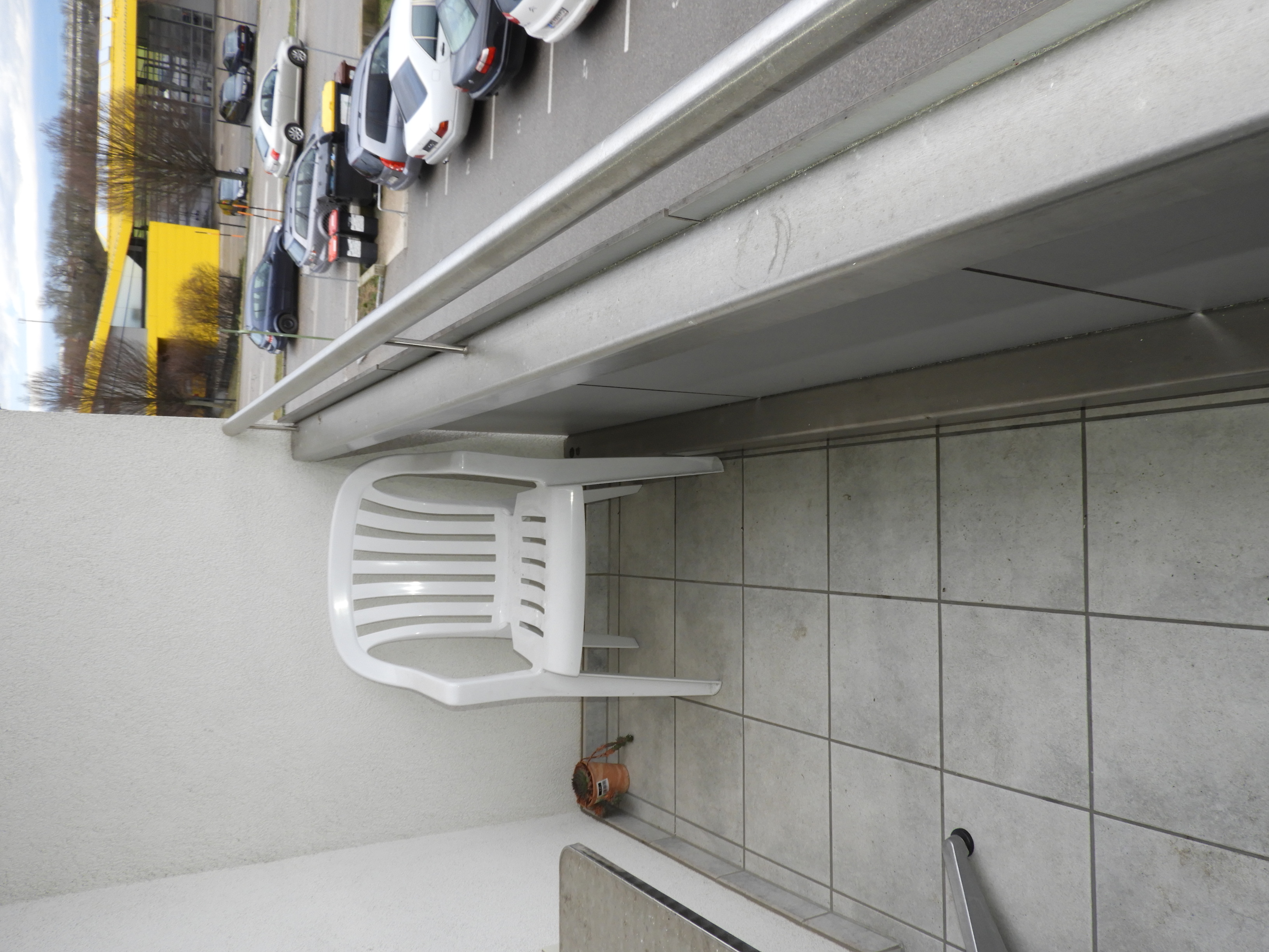 MonteurZimmer: Wohnung 4600 Wels, Linzerstr. 214:
Balkon (im Hintergrund ÖAMTC) - Wohnung A-4600 Wels, Linzerstraße 214, 1.Stock