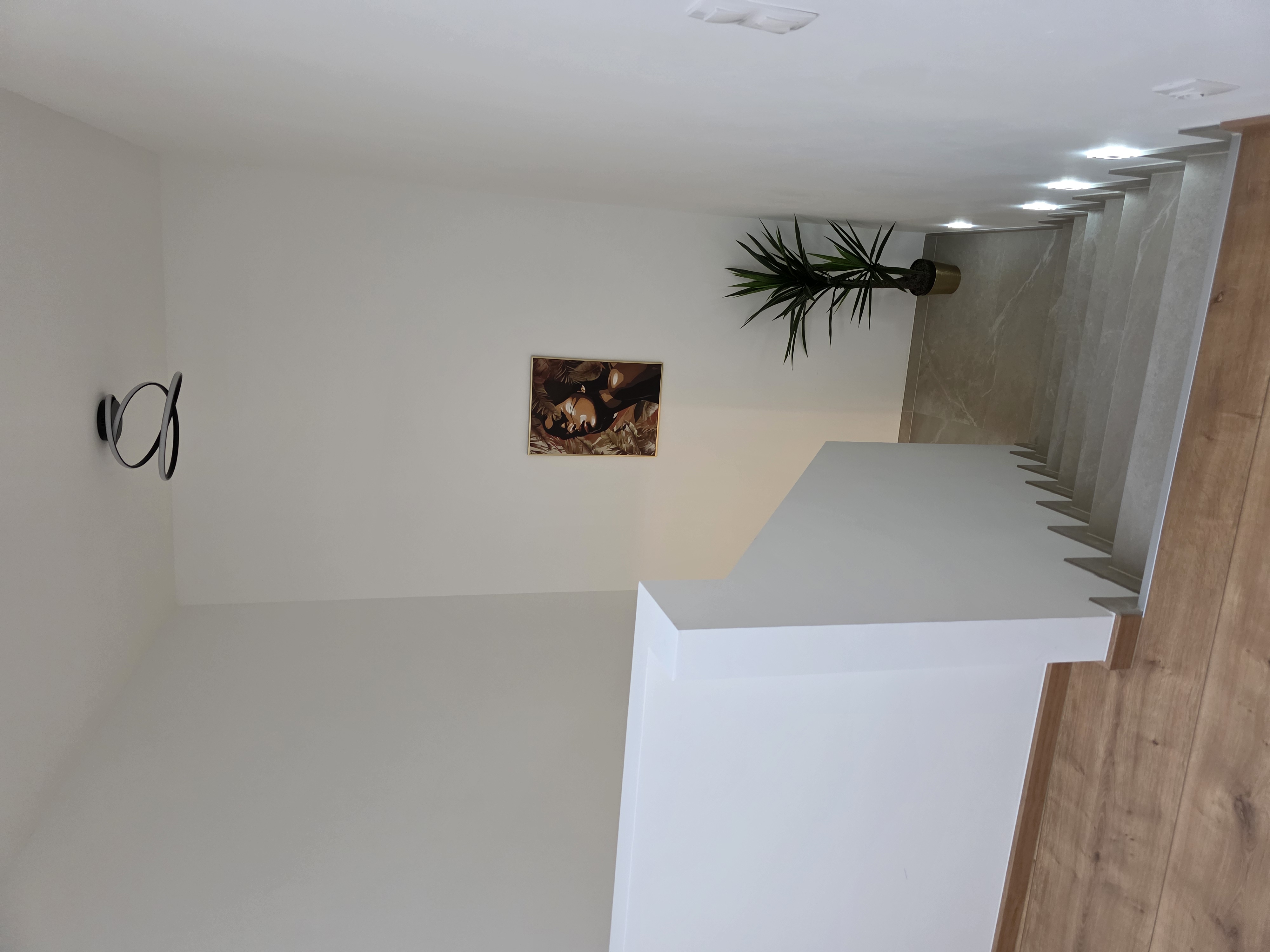 MonteurZimmer: Vom Obergeschoss bietet sich ein freier Blick auf den Treppenaufgang - Imperial Premium Mouteurzimmer 