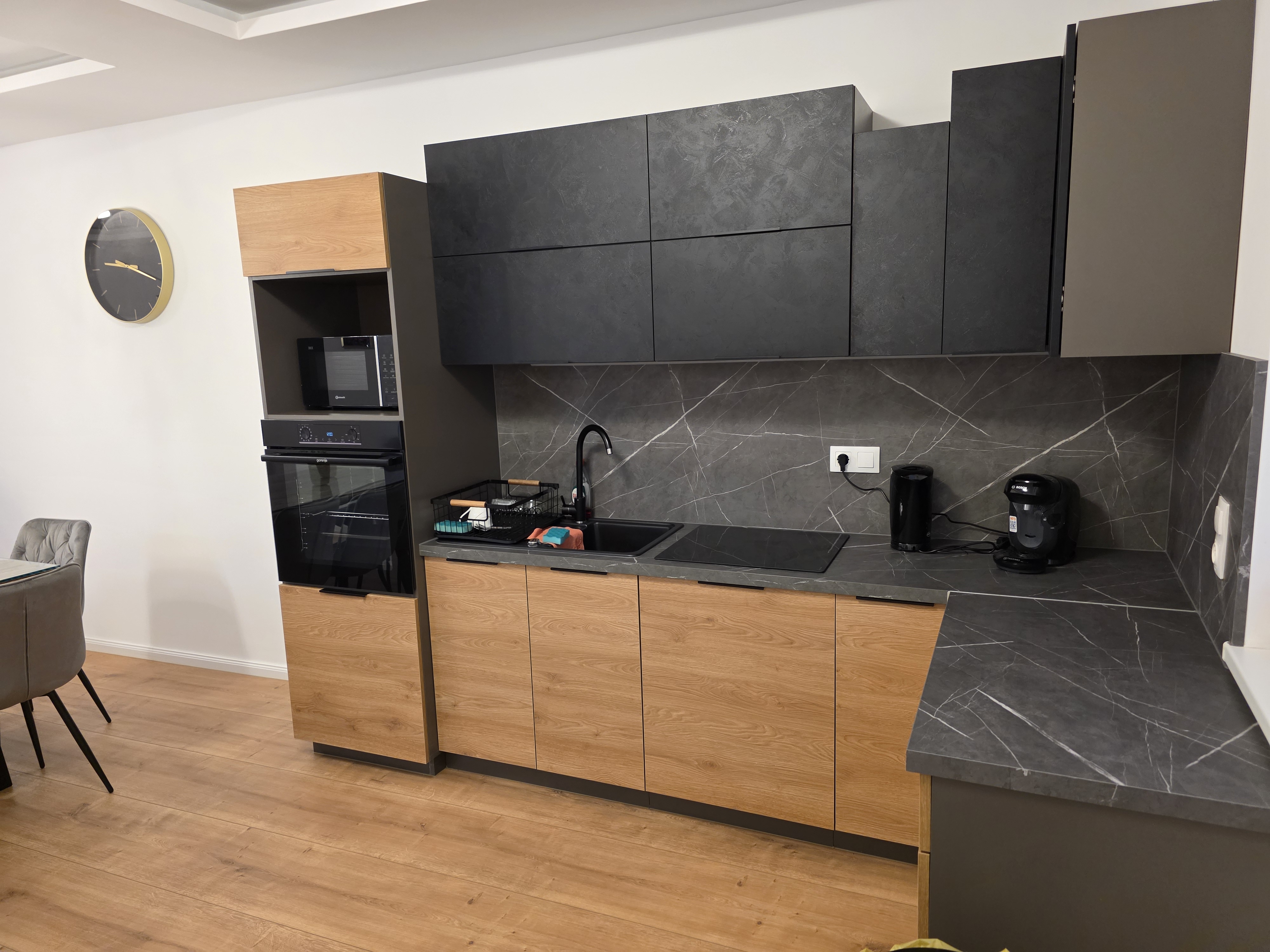 Monteur-Zimmer - Preis pro Nacht - Vösendorf - Küche Voll Möbeliert, inkl. Kaffemaschine Mikrowelle Backoffen  - Imperial Premium Mouteurzimmer 