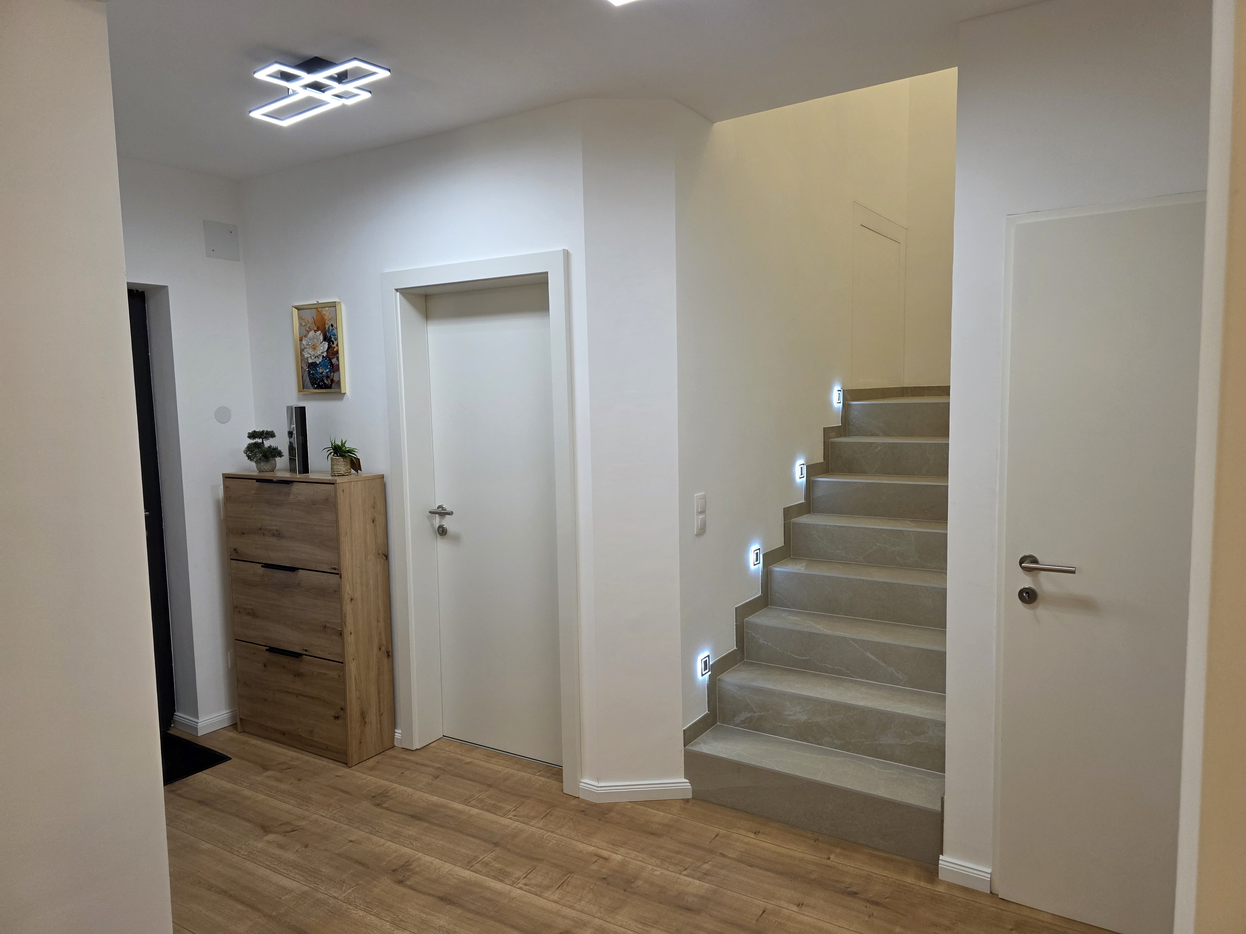 Monteur-Zimmer - Preis pro Nacht - Vösendorf - Vorzimmer inkl. Schuhschrank  - Imperial Premium Mouteurzimmer 