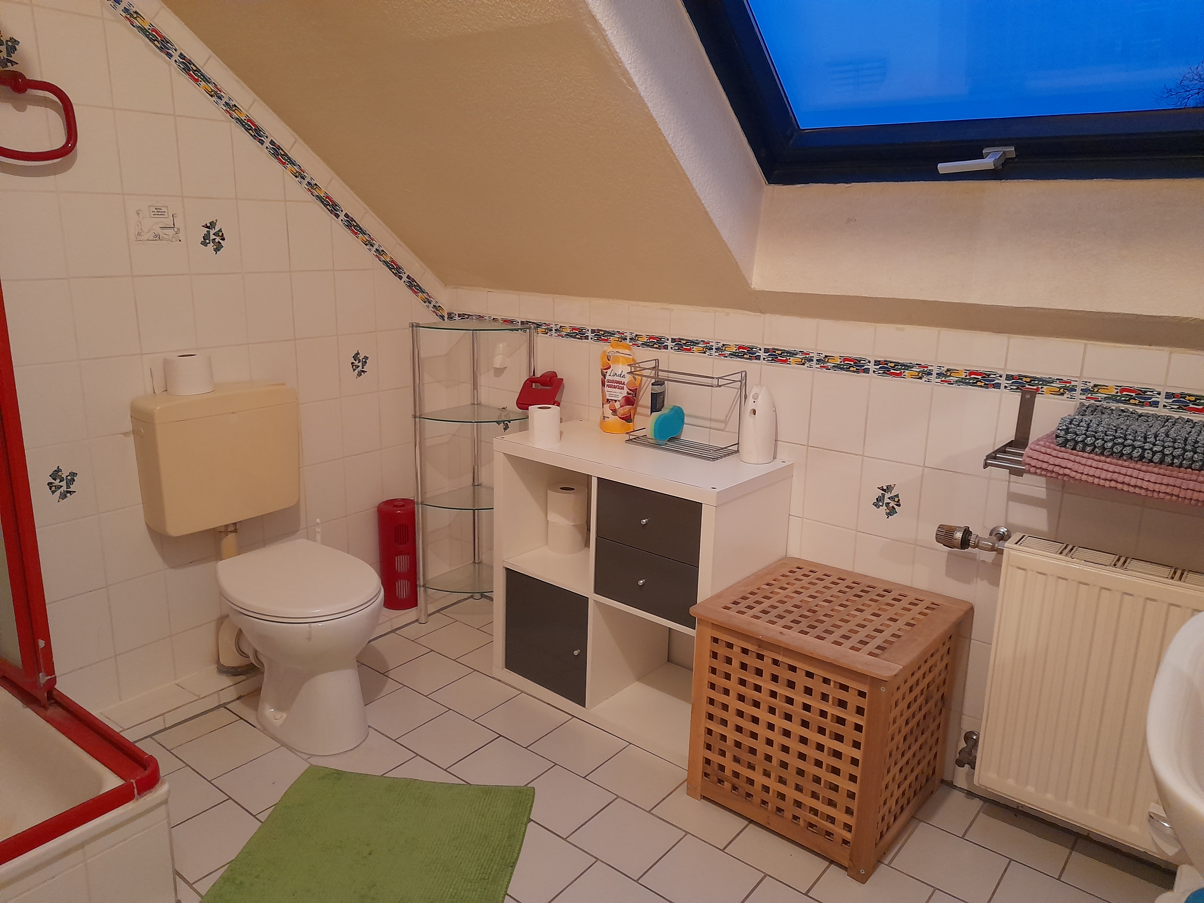 Monteur-Zimmer - WIFI / Internet - Köln, Bonn, Eifel ... - Kleines Bad  Dusche   in Flur worhanden  -  Pension und Monteurzimmer Hahnschrei Hamacher