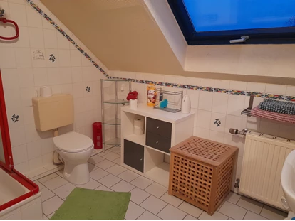 Monteur-Zimmer - Krefeld - Kleines Bad  Dusche   in Flur worhanden  -  Pension und Monteurzimmer Hahnschrei Hamacher