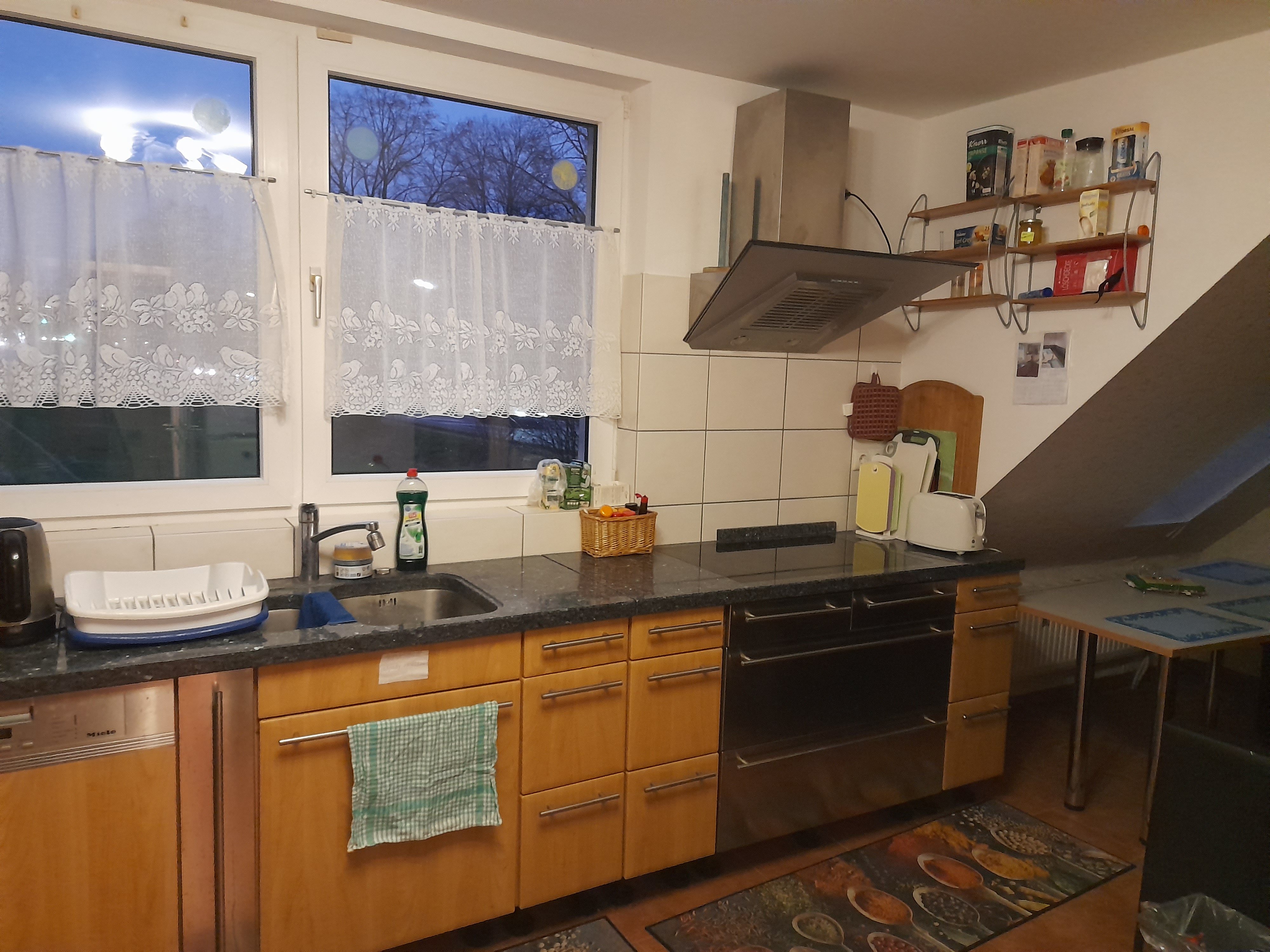 Monteur-Zimmer - WIFI / Internet - Köln, Bonn, Eifel ... - Größe gemeinschaffts Küche woll ausgestattet  -  Pension und Monteurzimmer Hahnschrei Hamacher