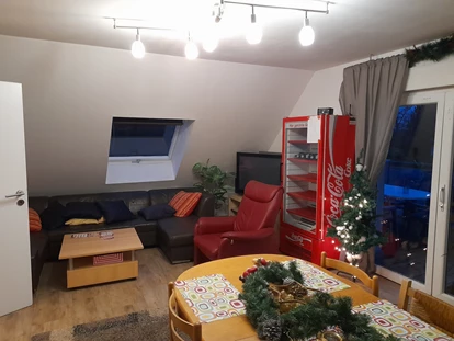 Monteur-Zimmer - Krefeld - Wohnzimmer mit TV   -  Pension und Monteurzimmer Hahnschrei Hamacher