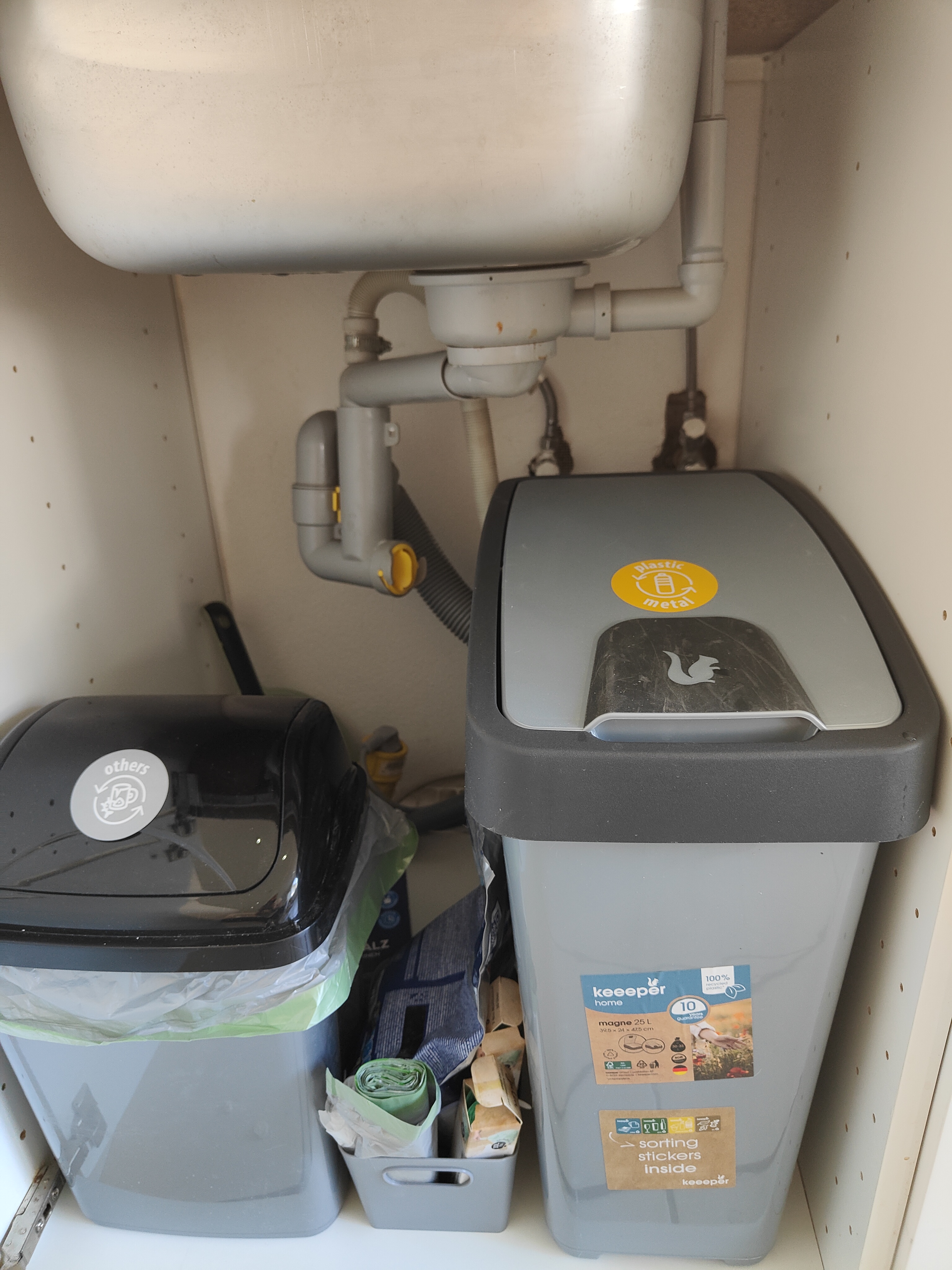 MonteurZimmer: Mülleimer für Mülltrennung - Ferienwohnung Landliebe