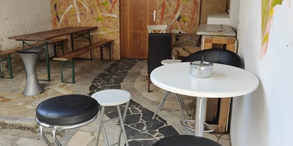 Monteur-Zimmer - Österreich - Raucherbereich Innenhof. Teilüberdacht - Ferienwohnung Landliebe