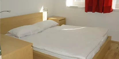 Monteur-Zimmer - Preis pro Nacht - Österreich - https://tourism.hall-wattens.at/media/provider/haus-gartenfeld-wohnbereich-2.webp - Haus Gartenfeld