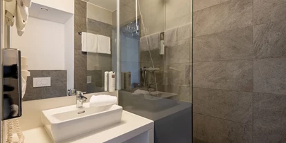 Monteur-Zimmer - Preis pro Nacht - Österreich - https://www.hotel-hall-west.at/media/system/gallery/hwest-hotel-schloegelstrasse-57-hall-zimmer-102-2-11.webp - Hwest Hotel Hall