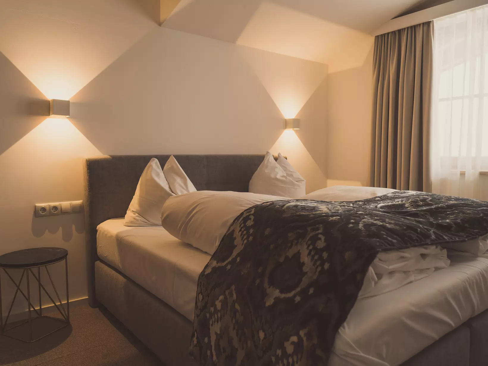 Monteur-Zimmer - Preis pro Nacht - Hall in Tirol - https://www.gartenhotel.at/fileadmin/_processed_/4/b/csm_maria-theresia-familienzimmer_f0cfd94498.webp - Gartenhotel Maria Theresia