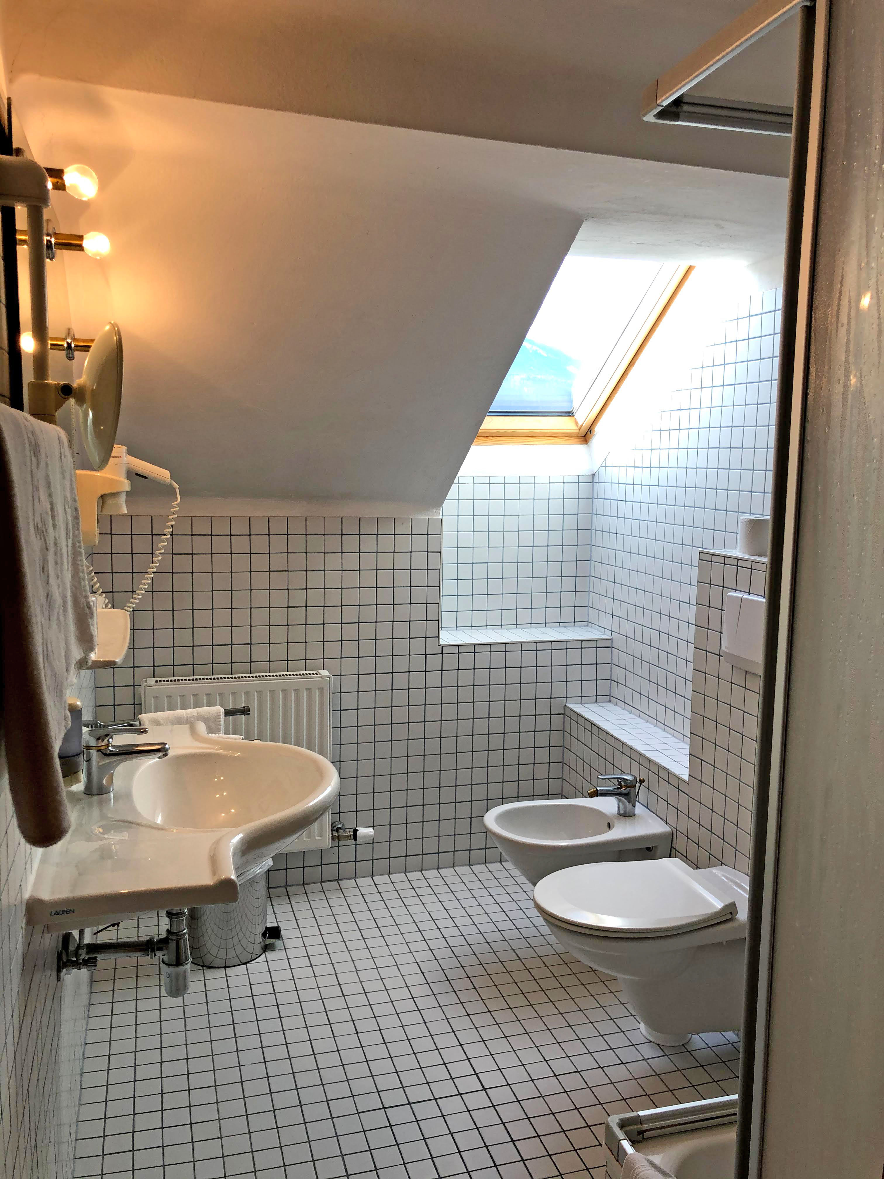 MonteurZimmer: Bad Standardzimmer - Austria Classic Hotel Heiligkreuz - Hall in Tirol