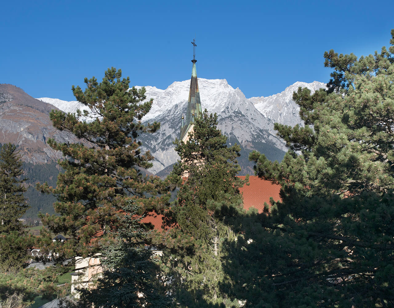 Monteur-Zimmer - Preis pro Nacht - Hall in Tirol - https://kreuzschwestern.tirol/wp-content/uploads/2020/01/standard-einzelzimmer-gemeinschaftsbad.jpg - Exerzitienhaus - Kreuzschwestern Hall