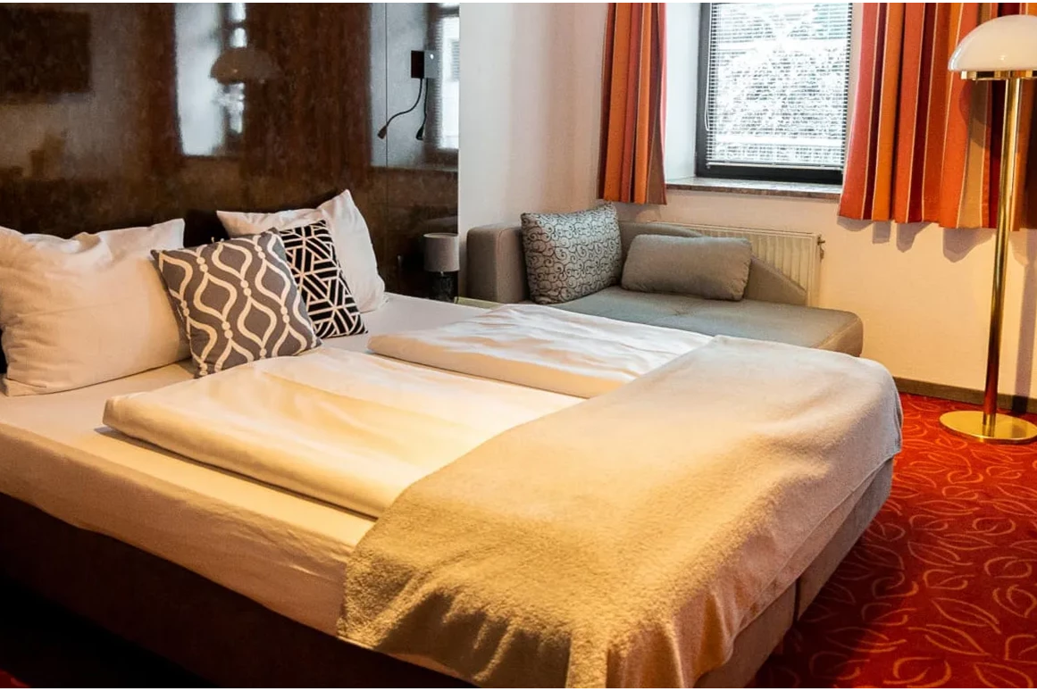 MonteurZimmer: BED & ROOMS