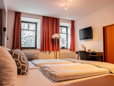 MonteurZimmer: BED & ROOMS