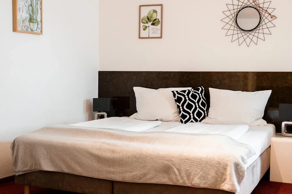 MonteurZimmer: BED & ROOMS