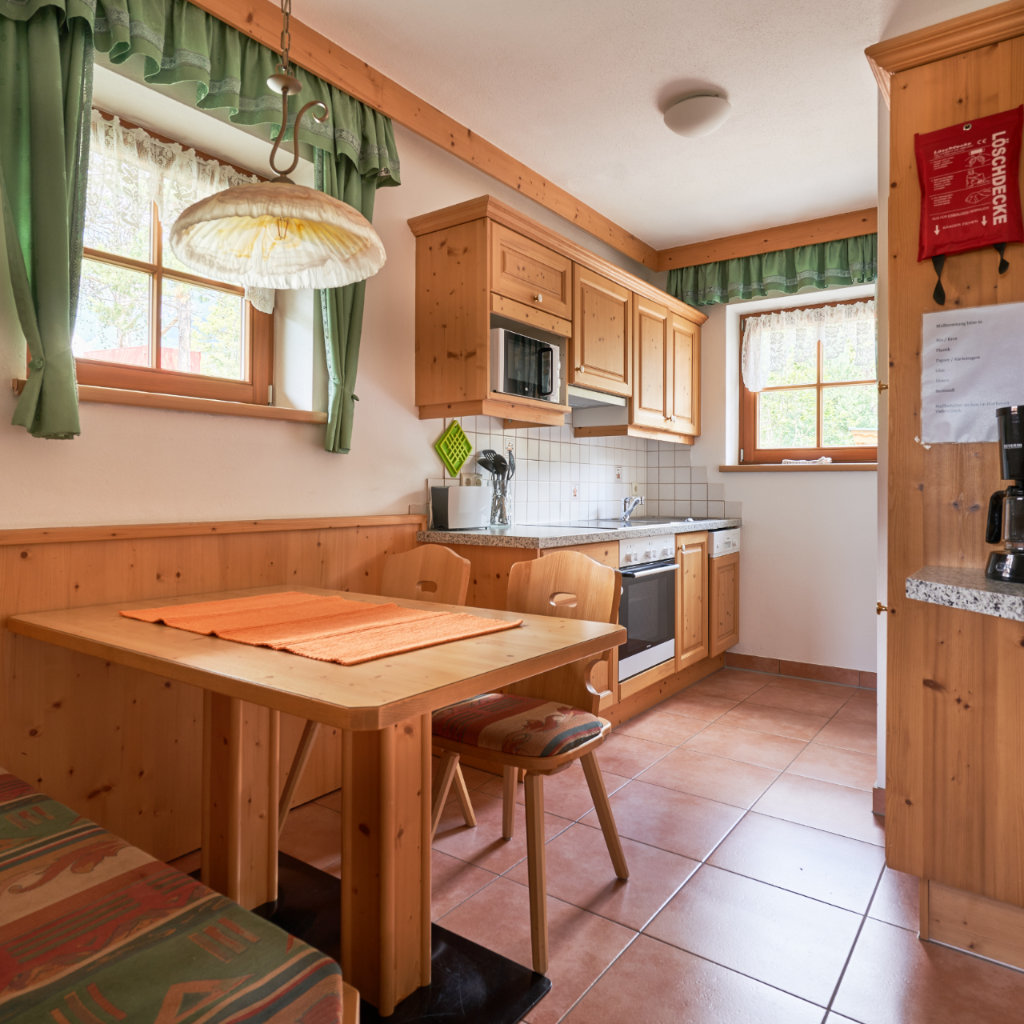 Monteur-Zimmer - Preis pro Nacht - Tirol - Appartements - Gästehaus Edelweiss