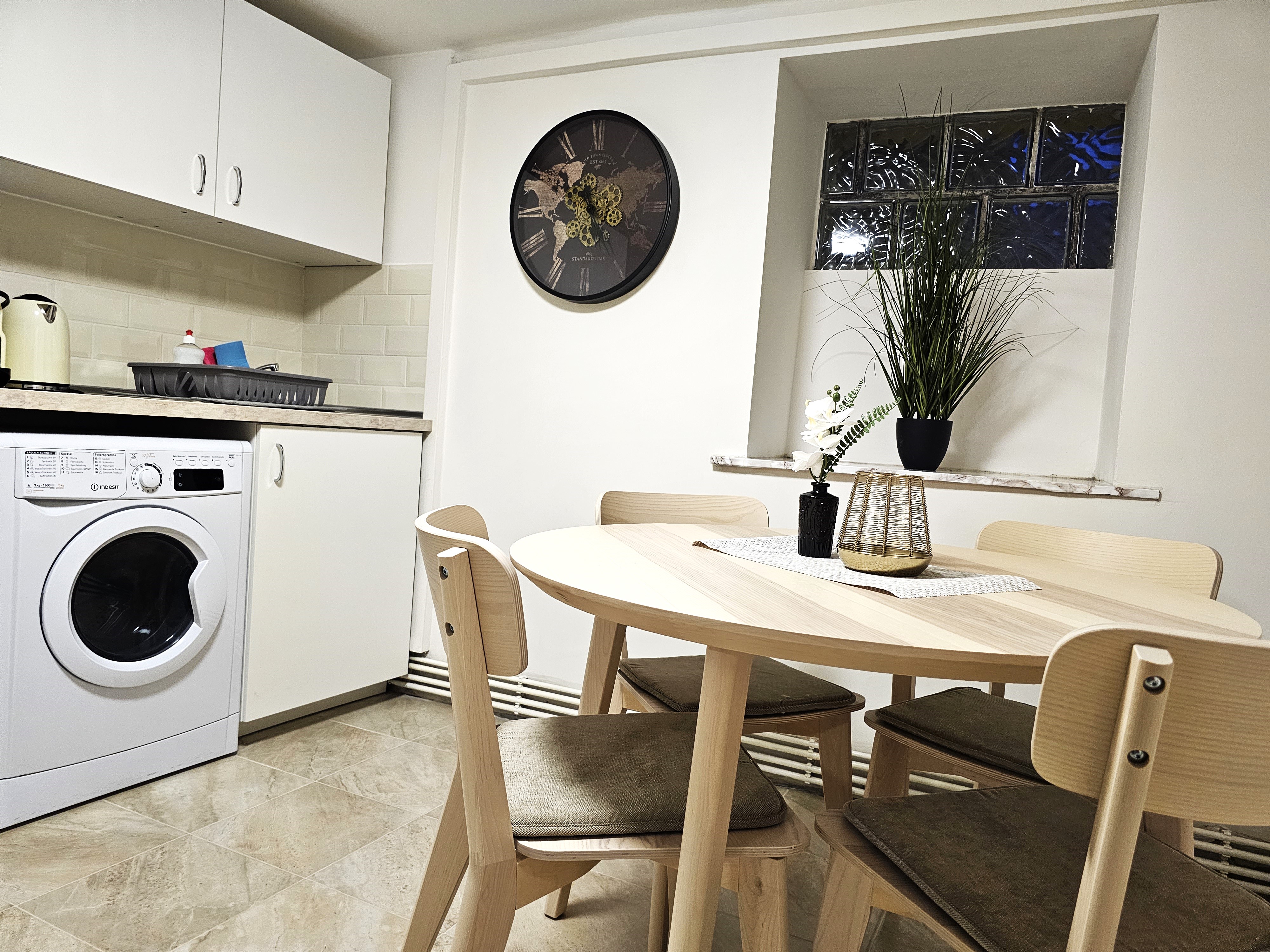 Monteur-Zimmer - Fernseher - revLIVING Apartments Gars am Kamp