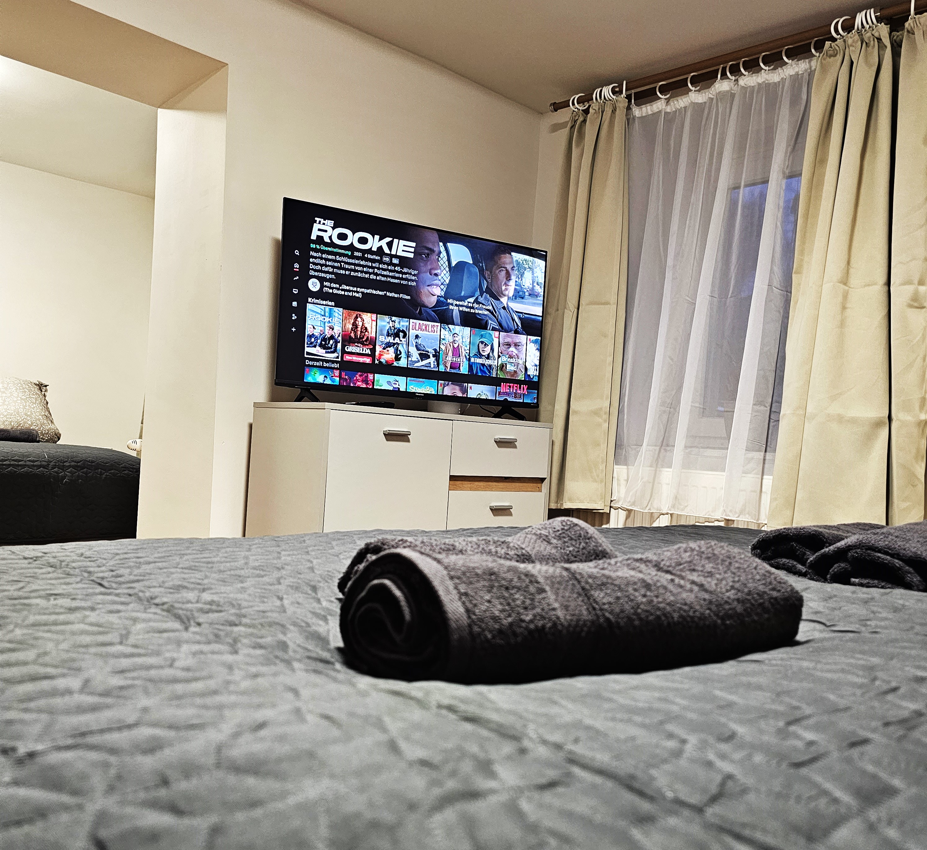 Monteur-Zimmer - Fernseher - revLIVING Apartments Gars am Kamp