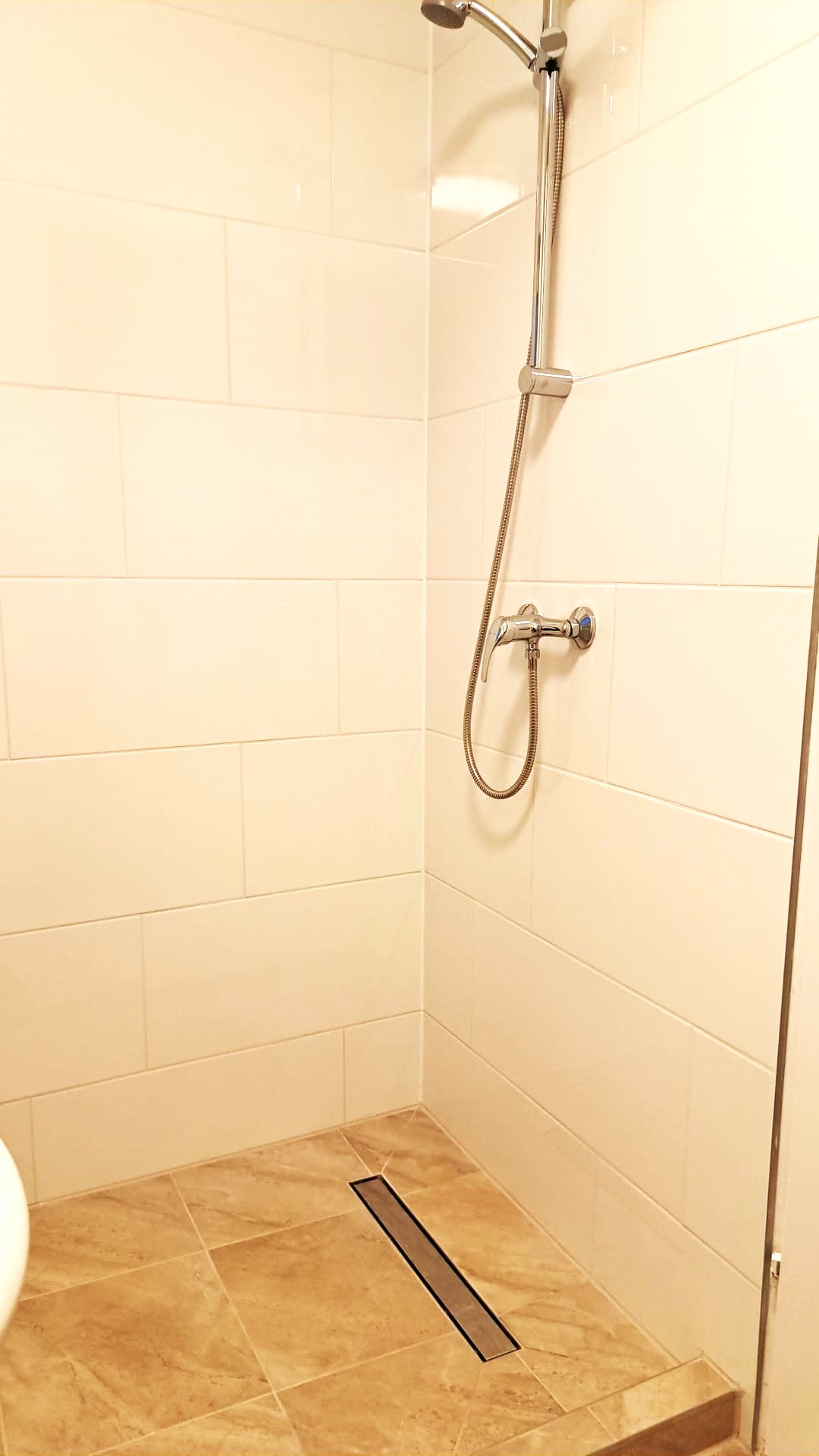 Monteur-Zimmer - Fernseher - revLIVING Apartments Gars am Kamp