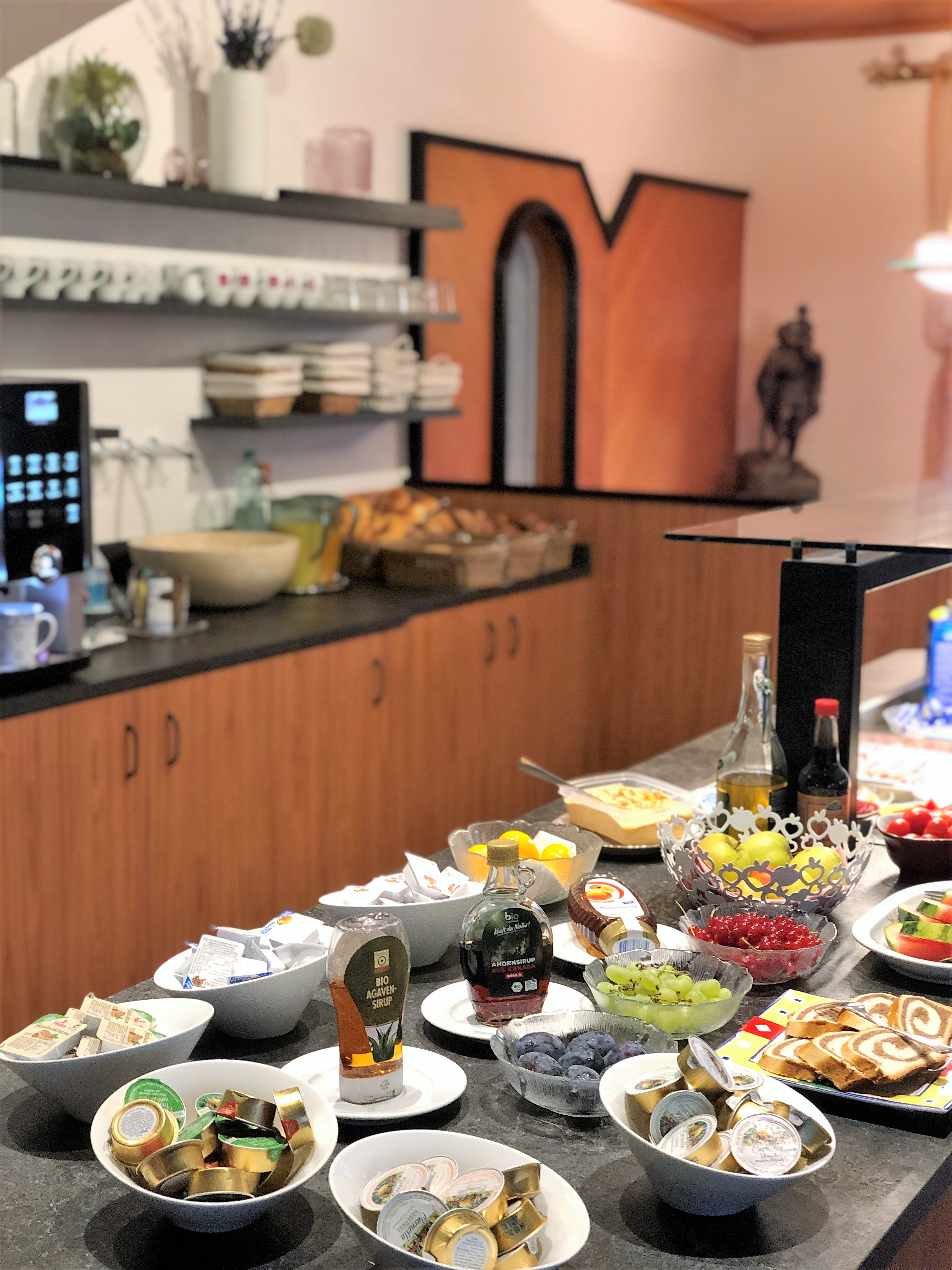 Monteur-Zimmer - Fernseher - Frühstücksbuffet - Sonnenhof Innsbruck - Igls