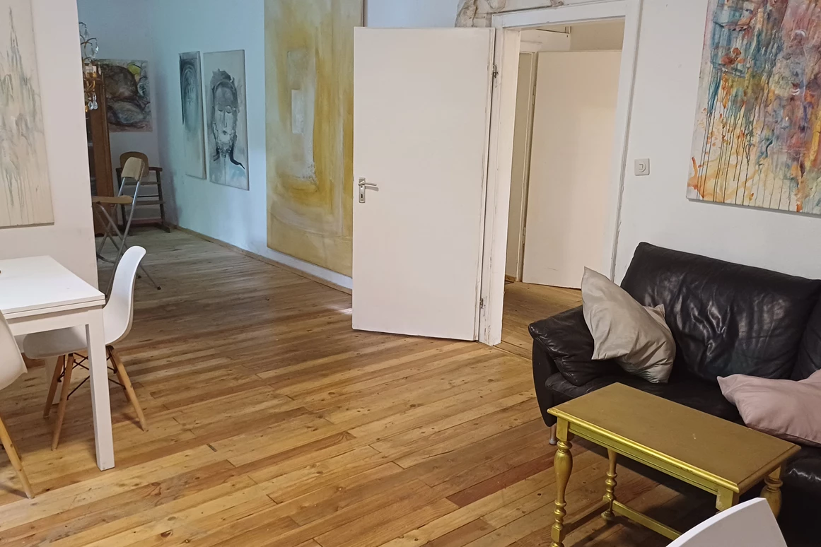 MonteurZimmer: Haus im Grünen