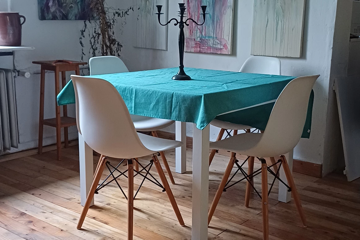 MonteurZimmer: Haus im Grünen