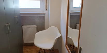Monteur-Zimmer - Braunau am Inn - Ankleidezimmer - Ferienwohnung Tante Mimi, Kelkheim