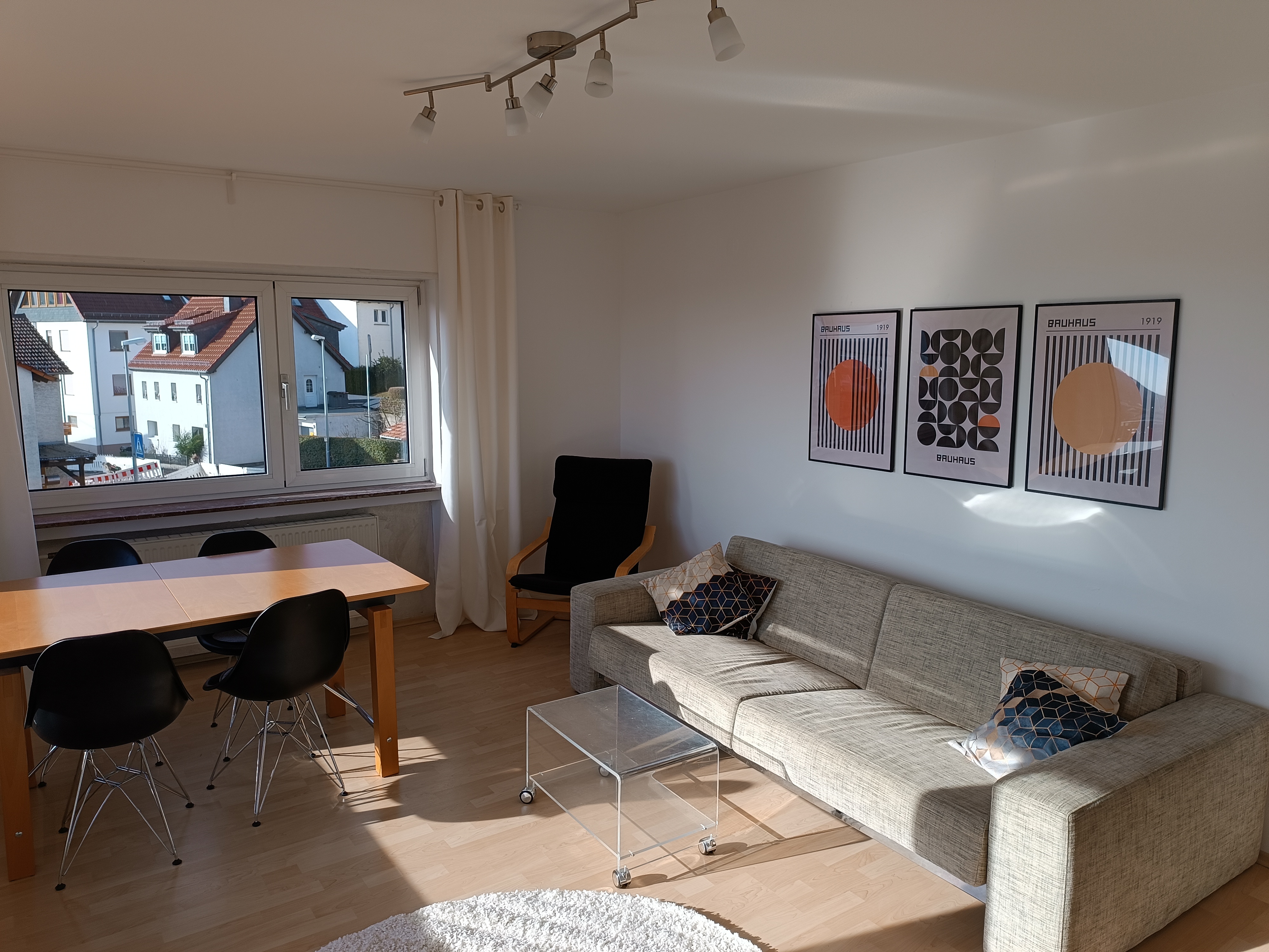 MonteurZimmer: Wohnzimmer - Ferienwohnung Tante Mimi, Kelkheim