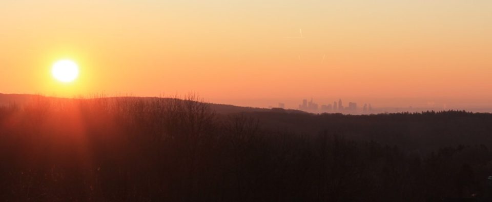 MonteurZimmer: Sonnenaufgang - Ferienwohnung Tante Mimi, Kelkheim