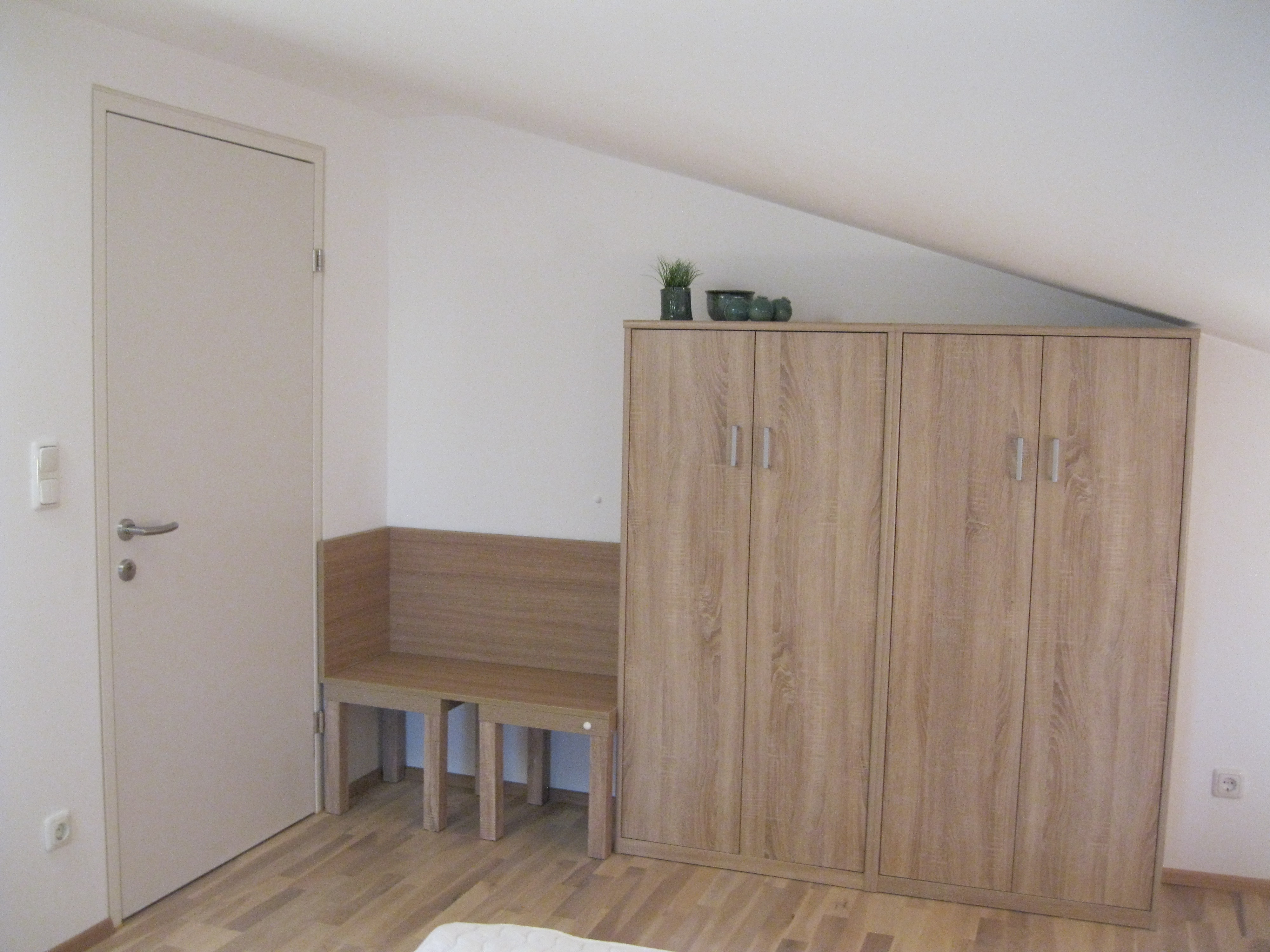 MonteurZimmer: Traunapartment-EZ-Parkplatz-24/7-Balkon-Zentrale Lage-WLAN