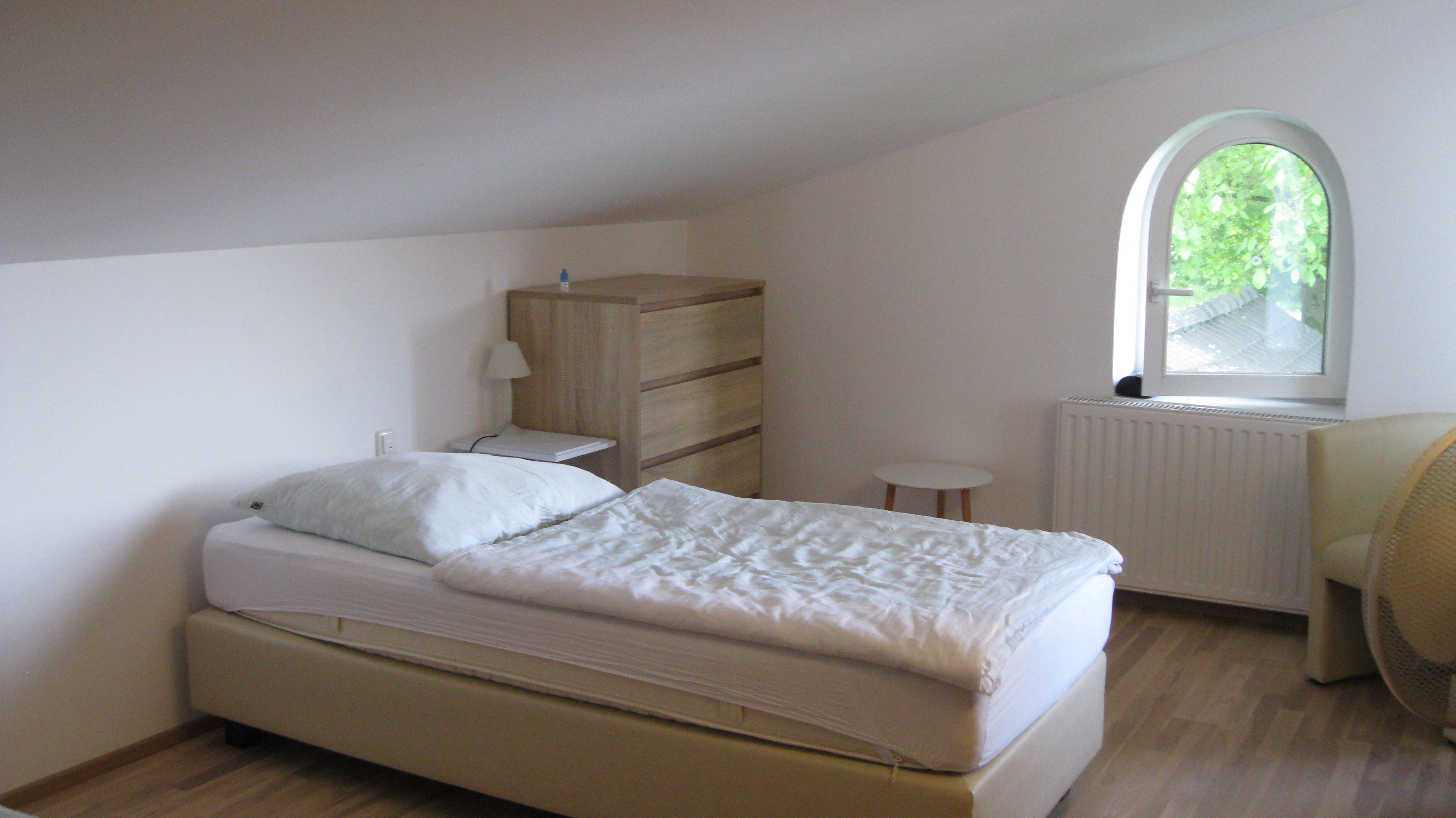 MonteurZimmer: Traunapartment-EZ-Parkplatz-24/7-Balkon-Zentrale Lage-WLAN