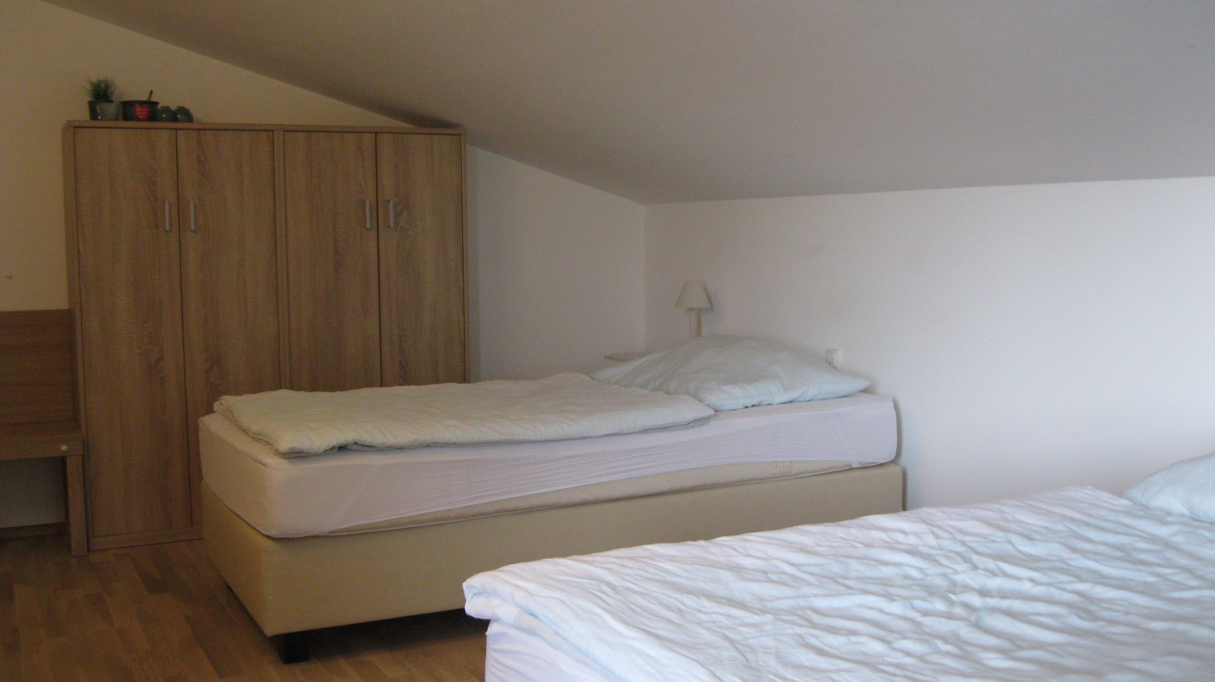 MonteurZimmer: Traunapartment-EZ-Parkplatz-24/7-Balkon-Zentrale Lage-WLAN