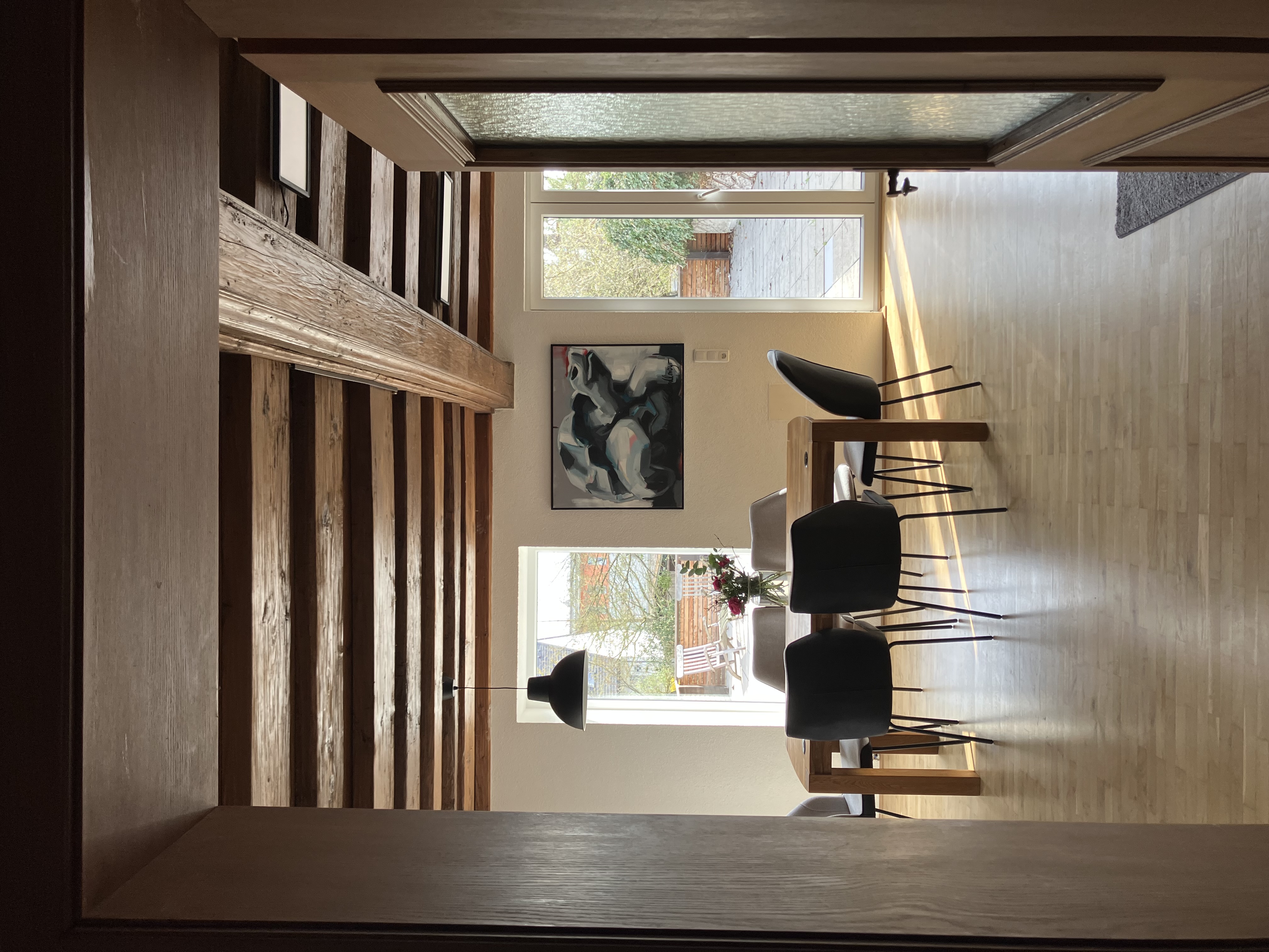 MonteurZimmer: Essbereich, Blick zur Terasse - KARL's Home