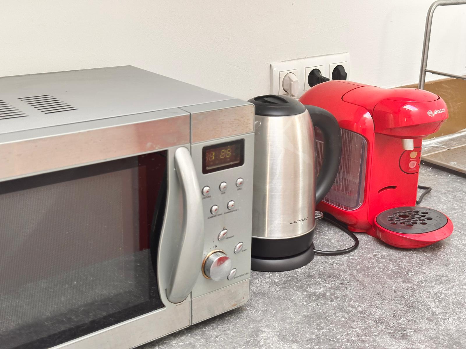 MonteurZimmer: 8 Geräumige Monteurzimmer Wohnungen im Herzen Wiens | 10. Bezirk, U-Bahn-Nähe, Voll ausgestattete Apartments inkl. Küche, Bad & Waschmaschine für bis zu 6 Personen – Ihre ideale Unterkunft!