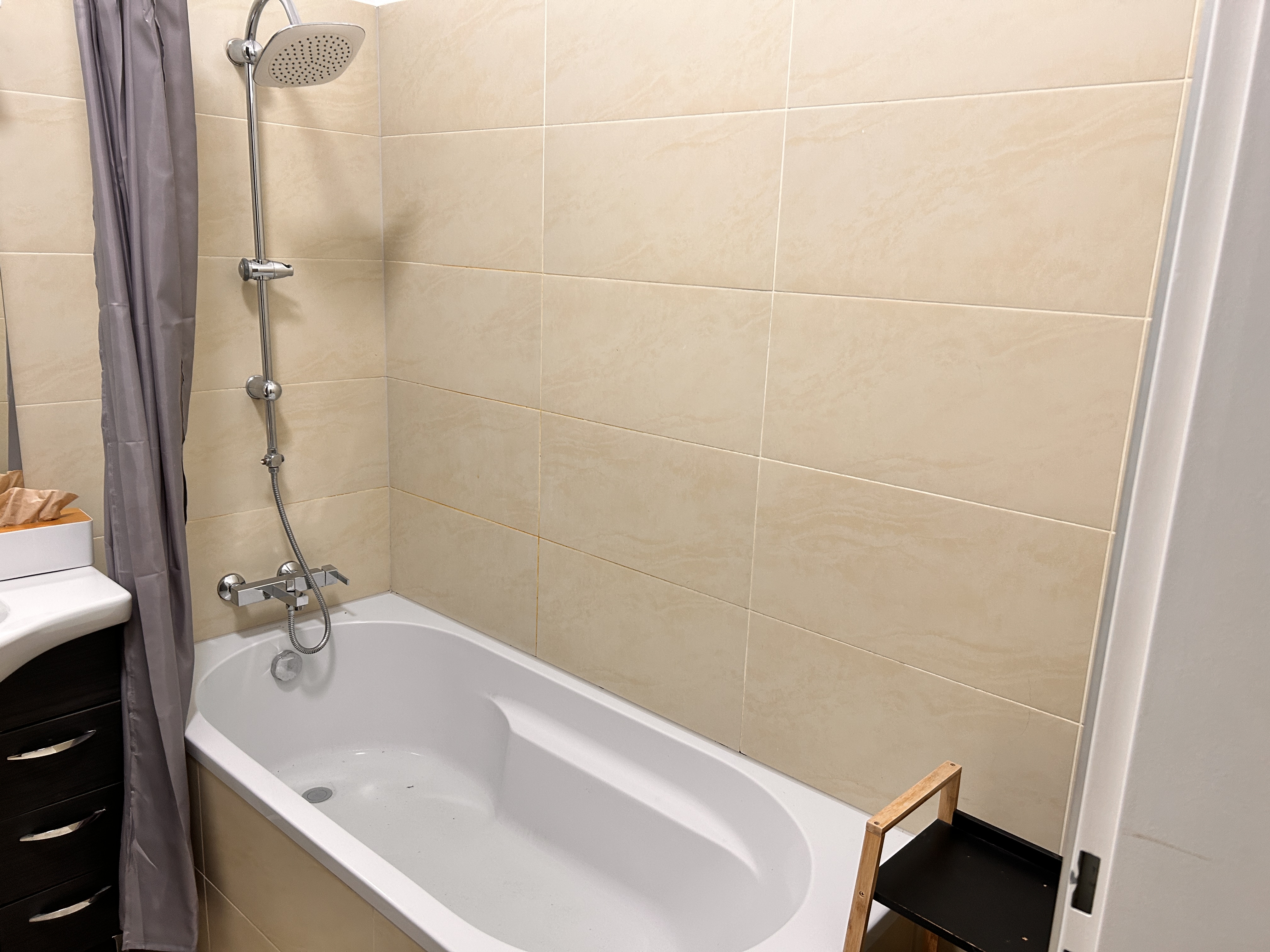 MonteurZimmer: 8 Geräumige Monteurzimmer Wohnungen im Herzen Wiens | 10. Bezirk, U-Bahn-Nähe, Voll ausgestattete Apartments inkl. Küche, Bad & Waschmaschine für bis zu 6 Personen – Ihre ideale Unterkunft!