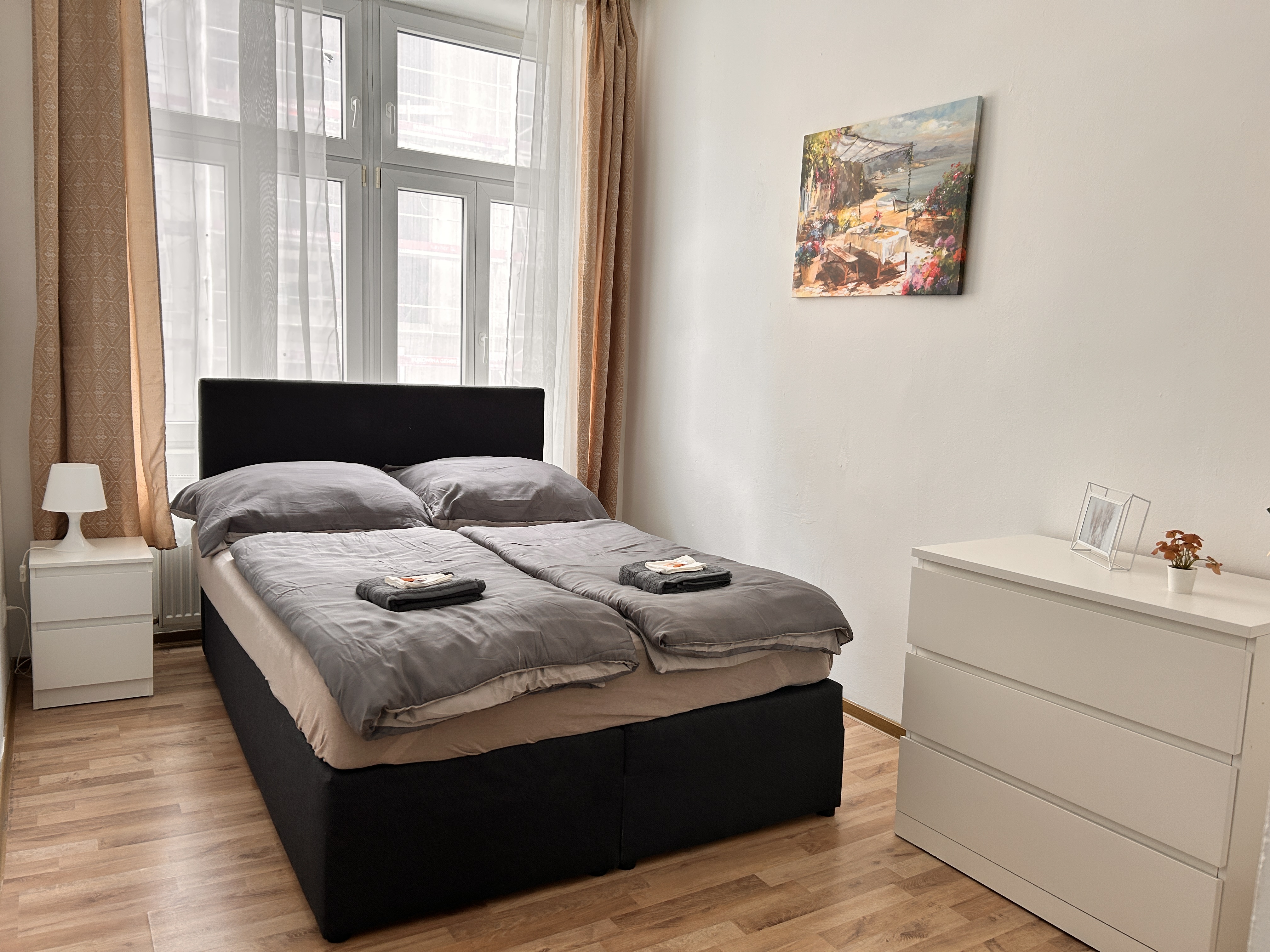 MonteurZimmer: 8 Geräumige Monteurzimmer Wohnungen im Herzen Wiens | 10. Bezirk, U-Bahn-Nähe, Voll ausgestattete Apartments inkl. Küche, Bad & Waschmaschine für bis zu 6 Personen – Ihre ideale Unterkunft!