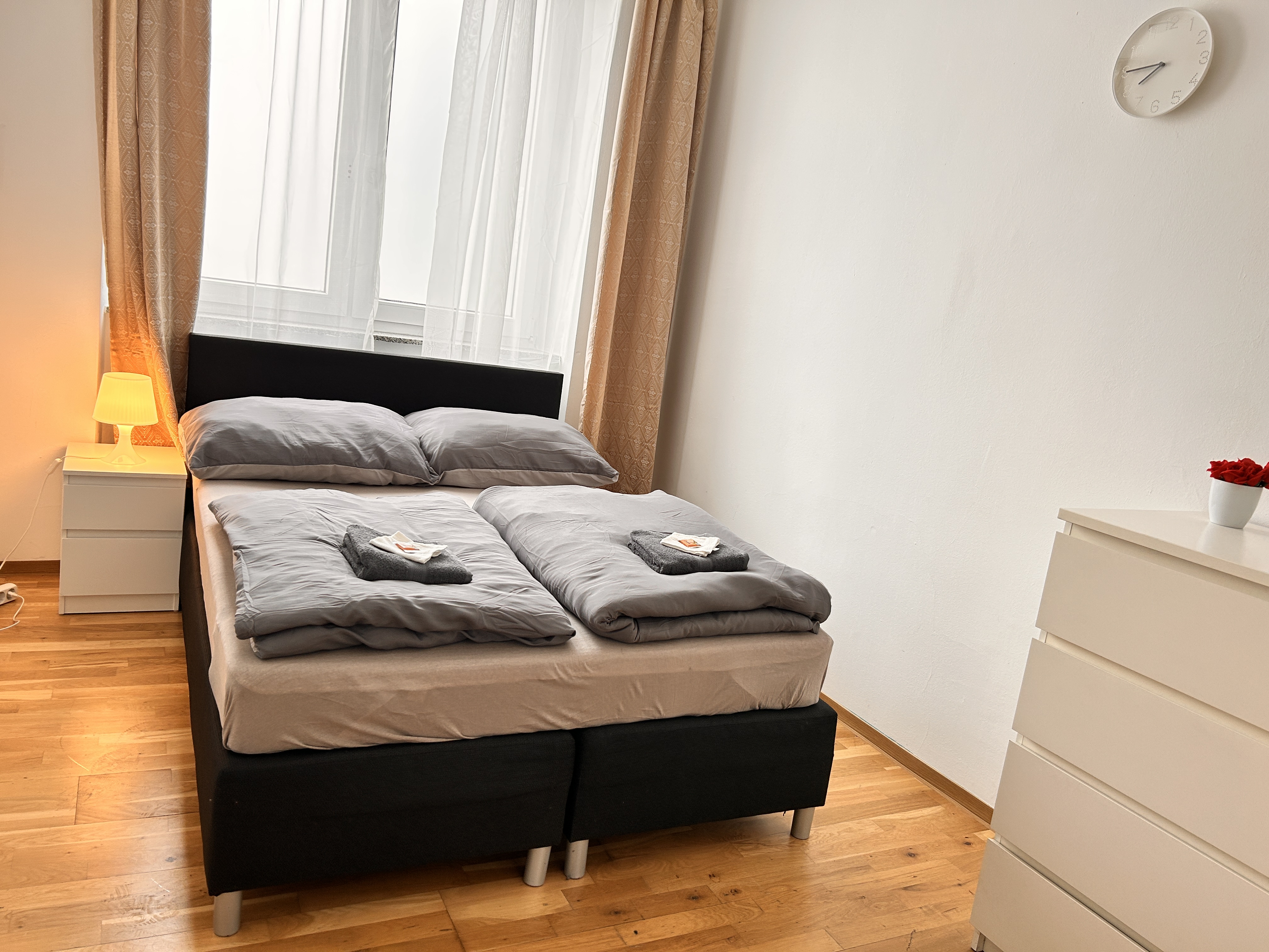 MonteurZimmer: 8 Geräumige Monteurzimmer Wohnungen im Herzen Wiens | 10. Bezirk, U-Bahn-Nähe, Voll ausgestattete Apartments inkl. Küche, Bad & Waschmaschine für bis zu 6 Personen – Ihre ideale Unterkunft!