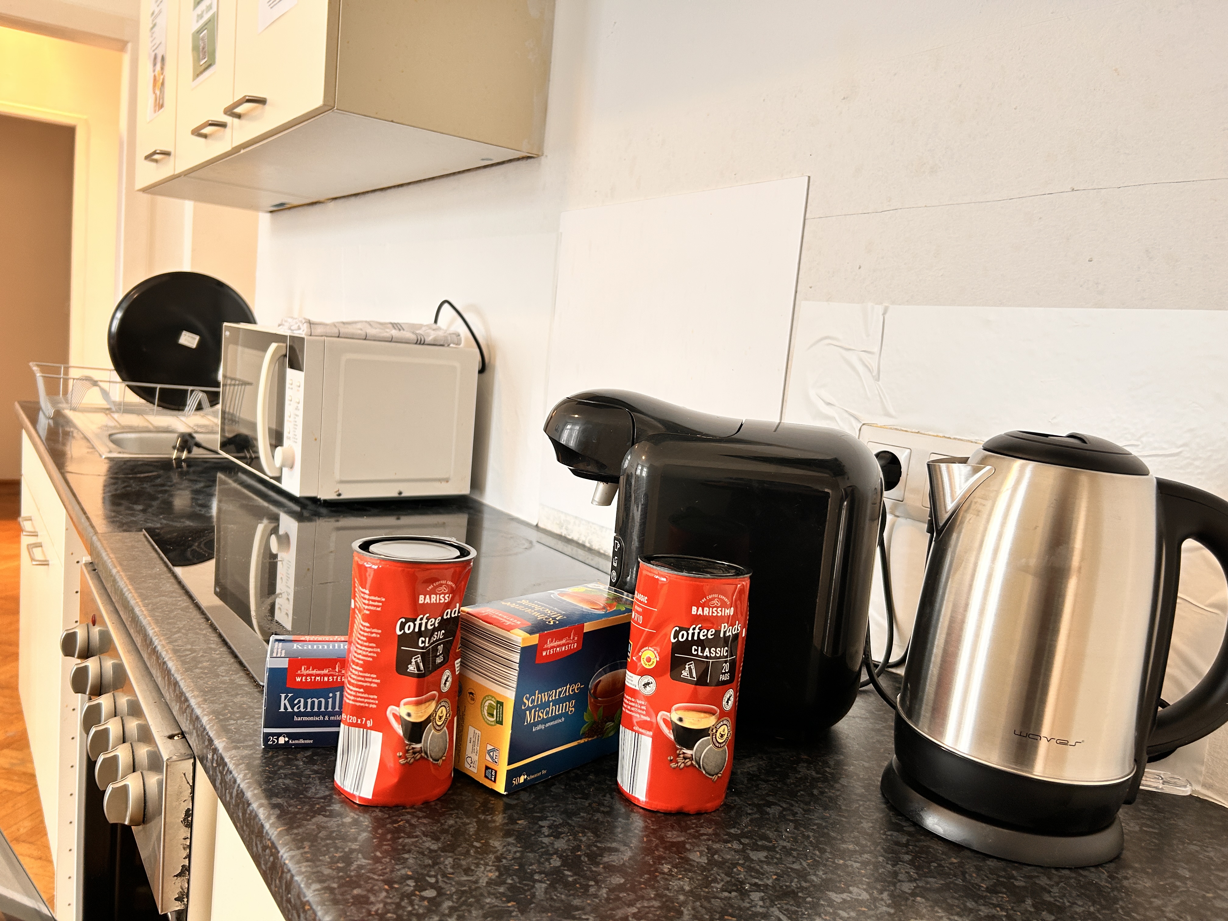 MonteurZimmer: 8 Geräumige Monteurzimmer Wohnungen im Herzen Wiens | 10. Bezirk, U-Bahn-Nähe, Voll ausgestattete Apartments inkl. Küche, Bad & Waschmaschine für bis zu 6 Personen – Ihre ideale Unterkunft!