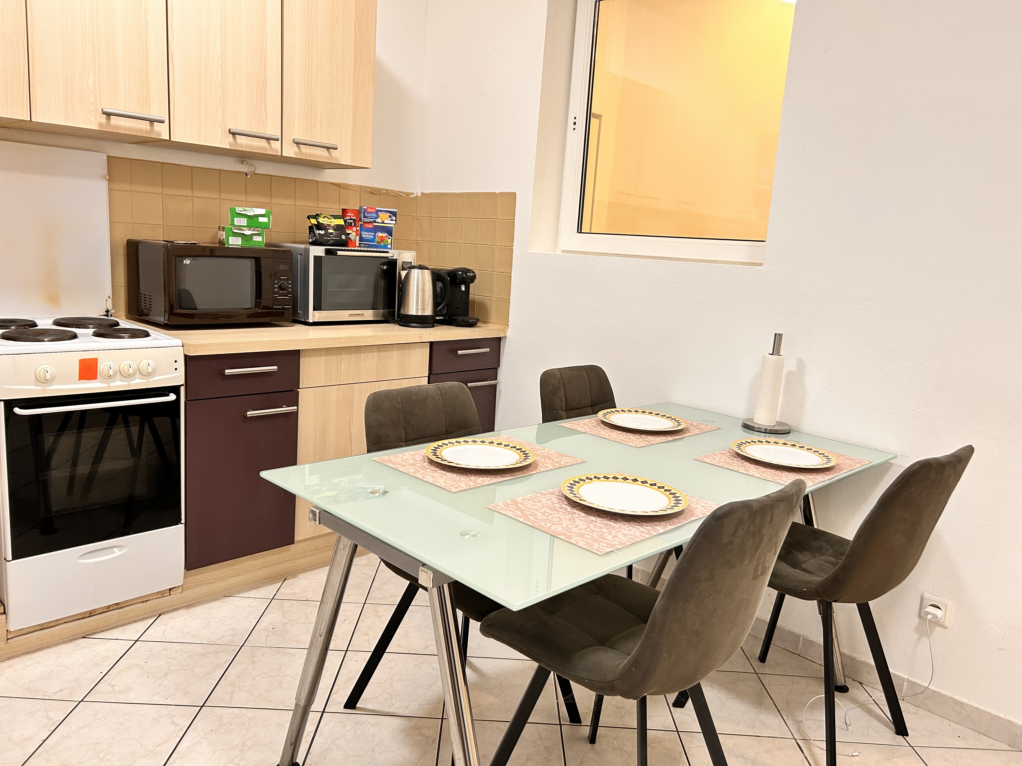 MonteurZimmer: 8 Geräumige Monteurzimmer Wohnungen im Herzen Wiens | 10. Bezirk, U-Bahn-Nähe, Voll ausgestattete Apartments inkl. Küche, Bad & Waschmaschine für bis zu 6 Personen – Ihre ideale Unterkunft!