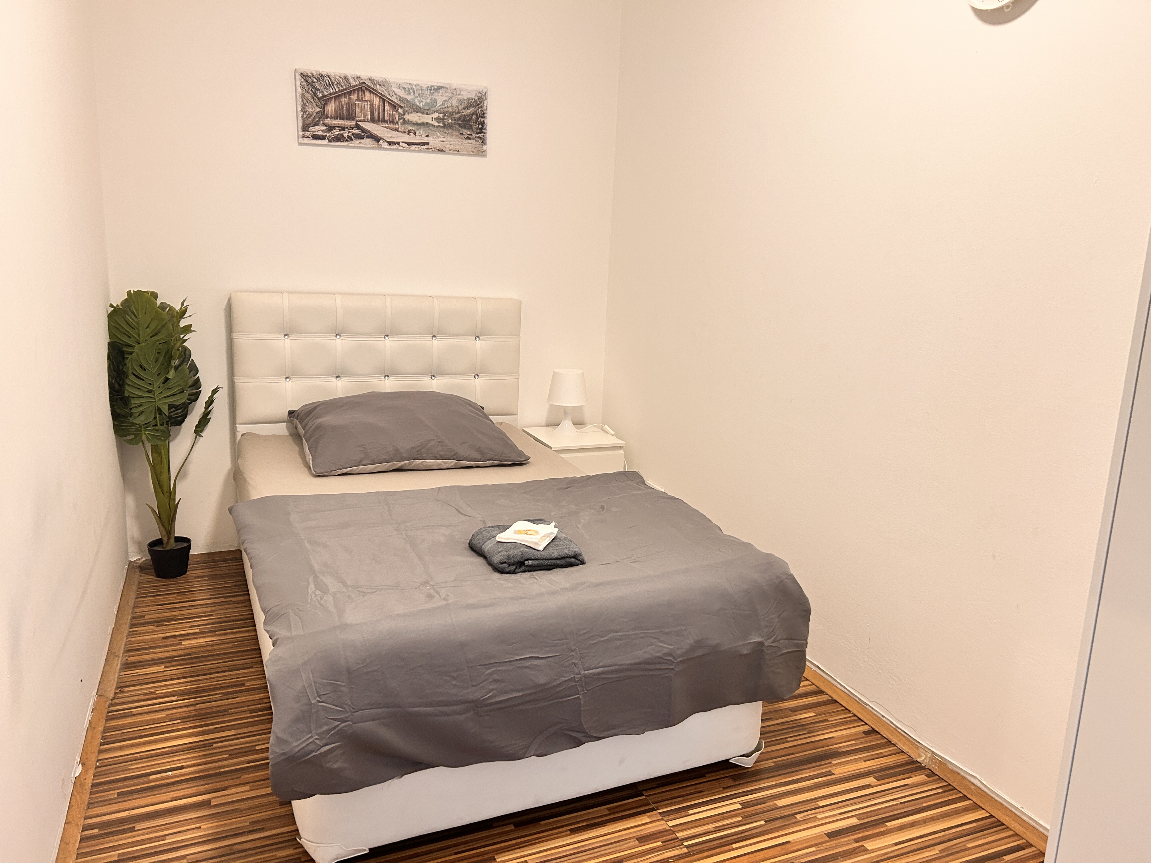 MonteurZimmer: 8 Geräumige Monteurzimmer Wohnungen im Herzen Wiens | 10. Bezirk, U-Bahn-Nähe, Voll ausgestattete Apartments inkl. Küche, Bad & Waschmaschine für bis zu 6 Personen – Ihre ideale Unterkunft!